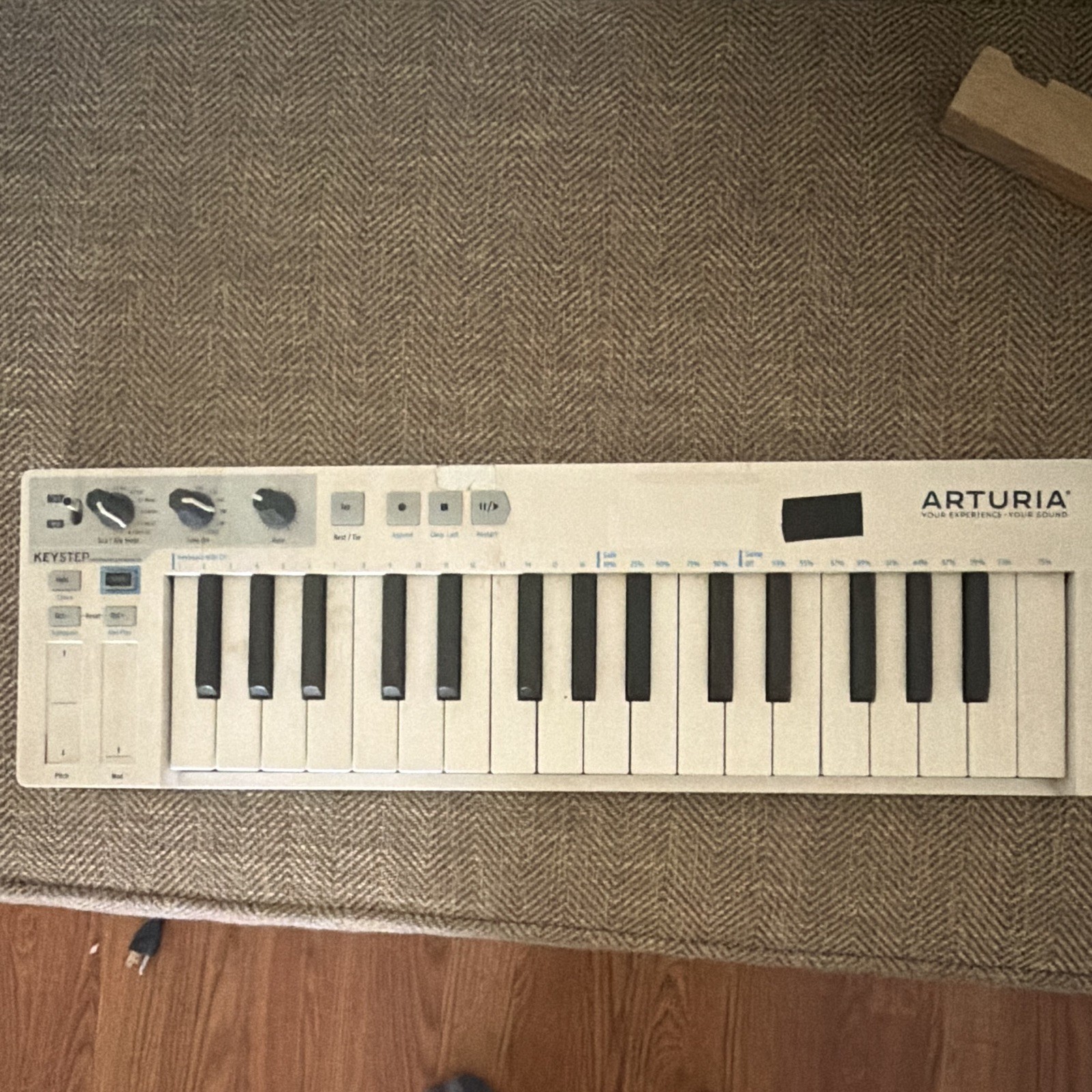 Arturia KeyStep 32-Key Synth MIDI Keyboard Controller MIDI DIN Out, 1 Pedal In