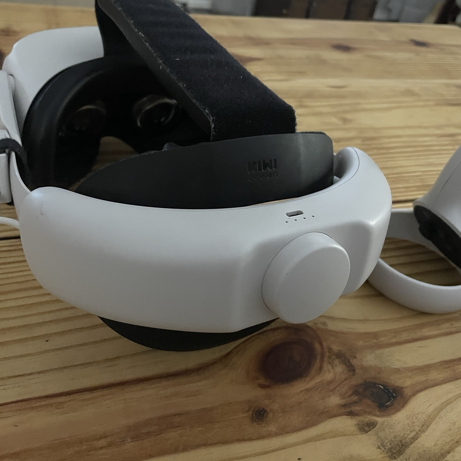 ORIGINAL Oculus Quest 2, KIWI Headset Strap & Extended Battery Kit, With Charger