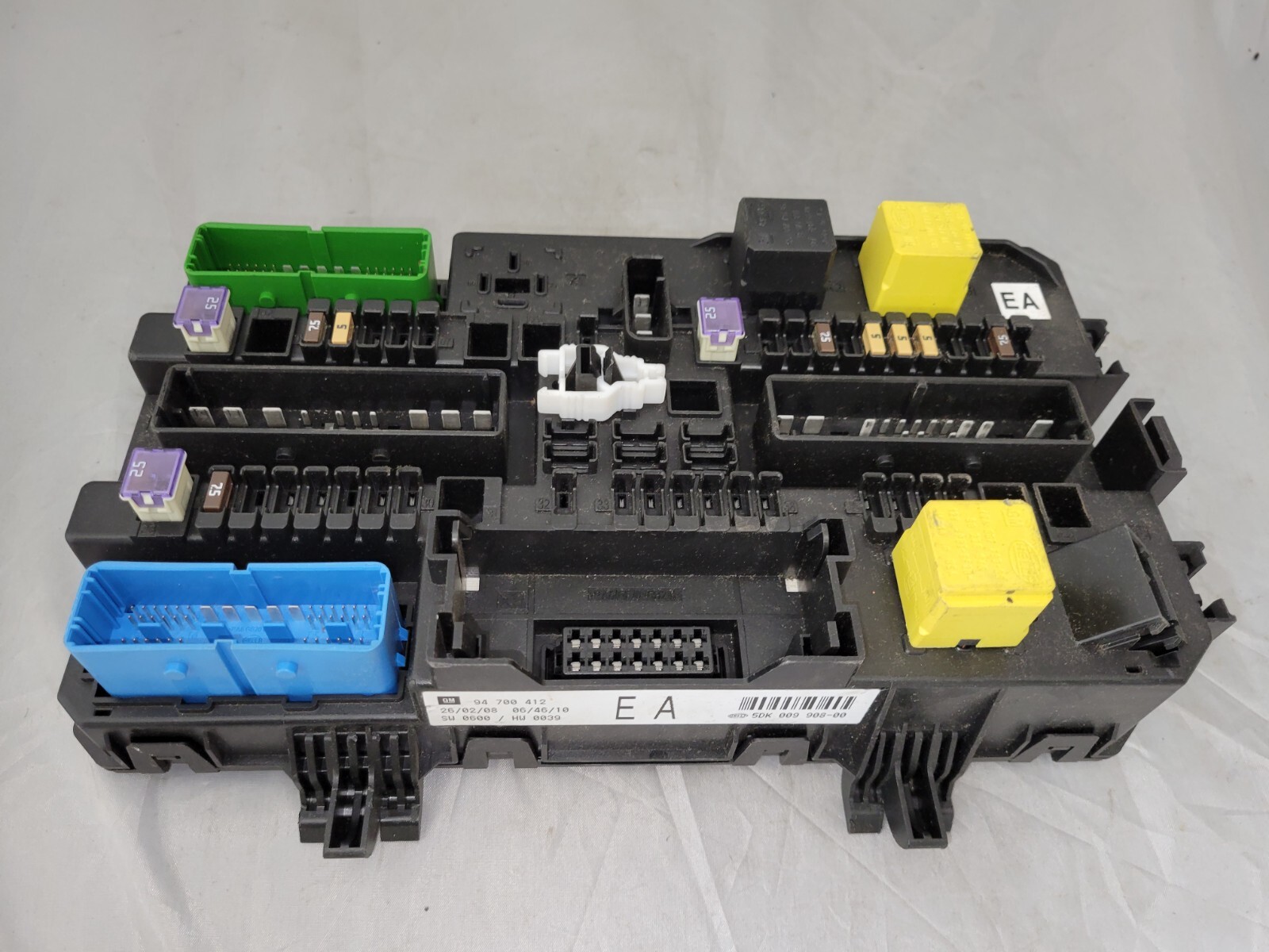 OEM 2008 2009 SATURN ASTRA DRIVER LEFT REAR TRUNK FUSE BOX 94700412