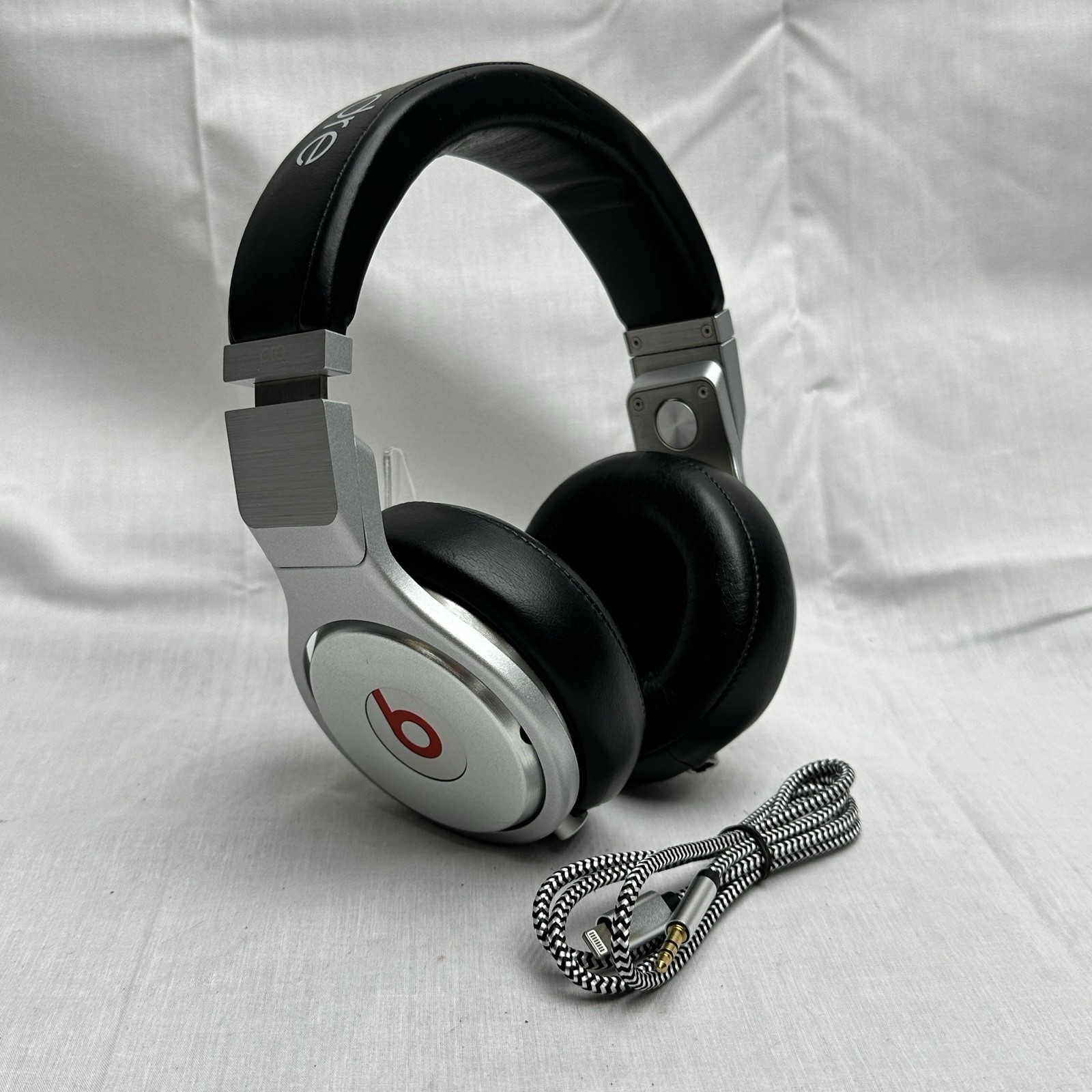 Beats by Dr. Dre Pro Beats Over the Ear Headphones Silver Black Color Tested !