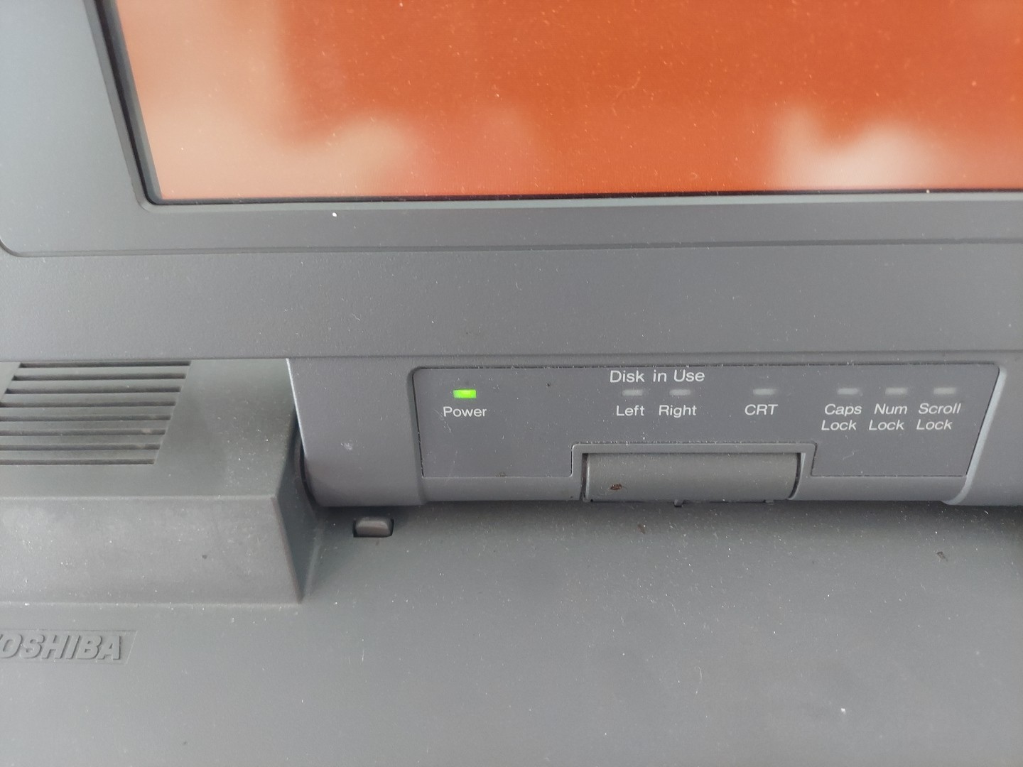 Toshiba T3200 Luggable Notebook Laptop