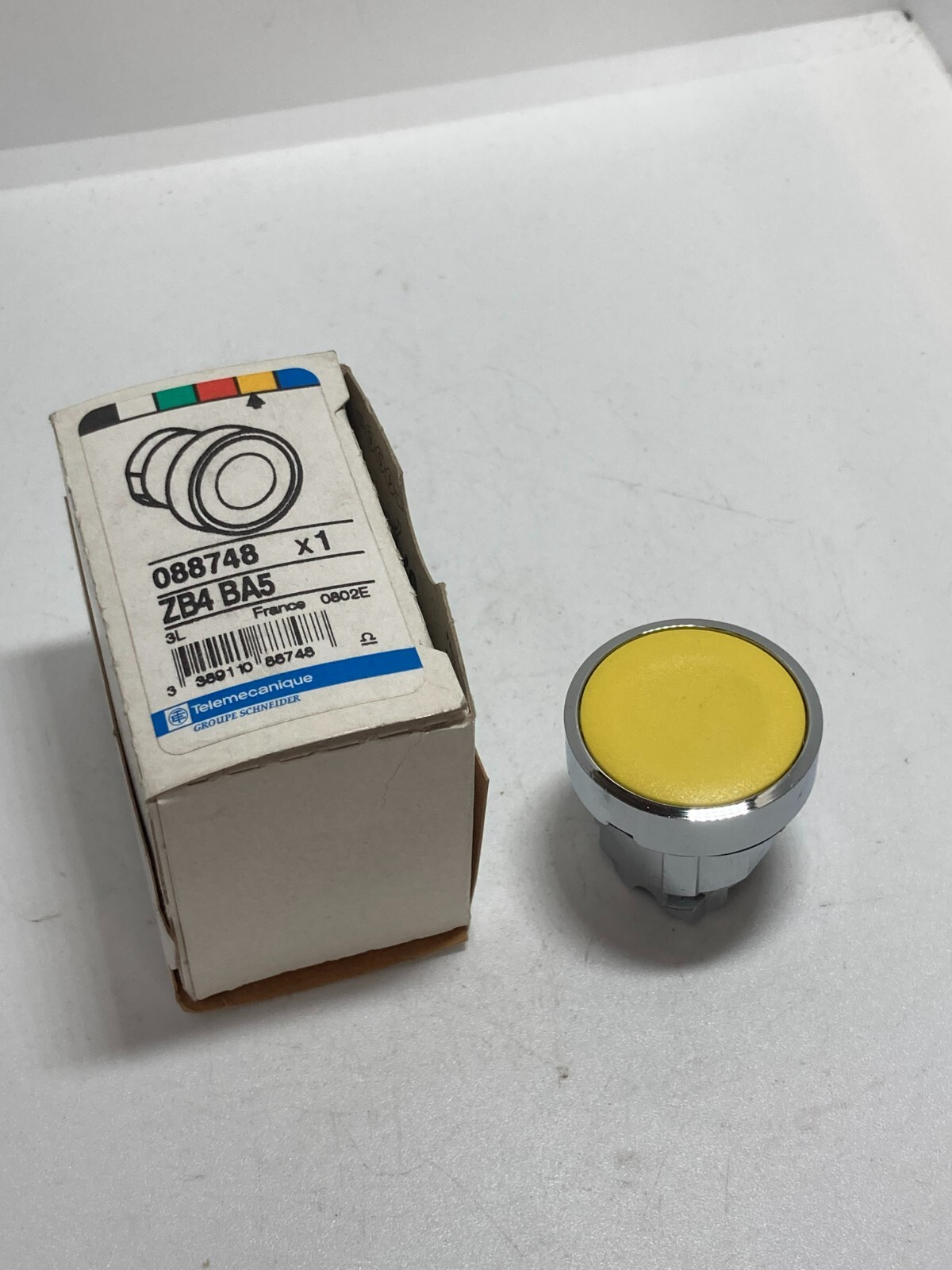 TELEMECANIQUE ZB4 BA5 PUSHBUTTON OPERATOR YELLOW FLUSH NIB