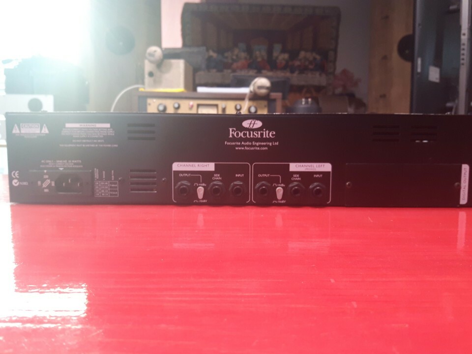 Focusrite platinum penta stereo/Focusrite Penta - Mic preamp / D.I. stereo com