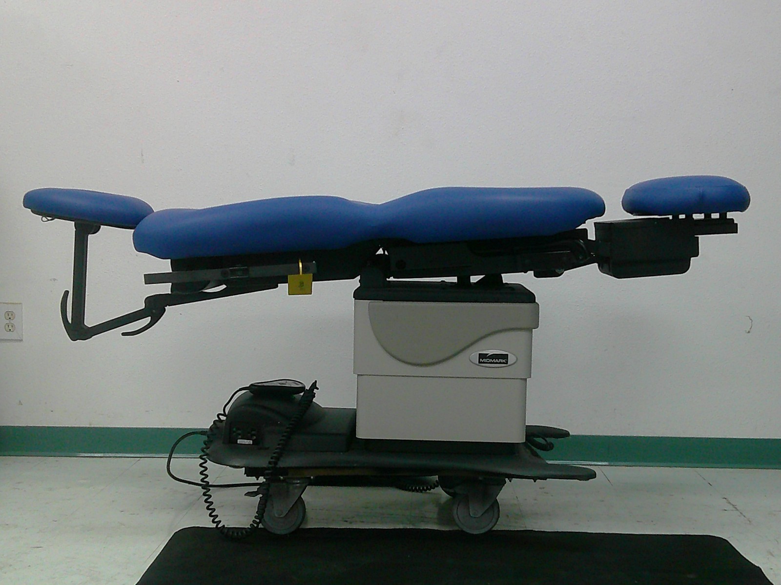 Midmark 630 Exam Table