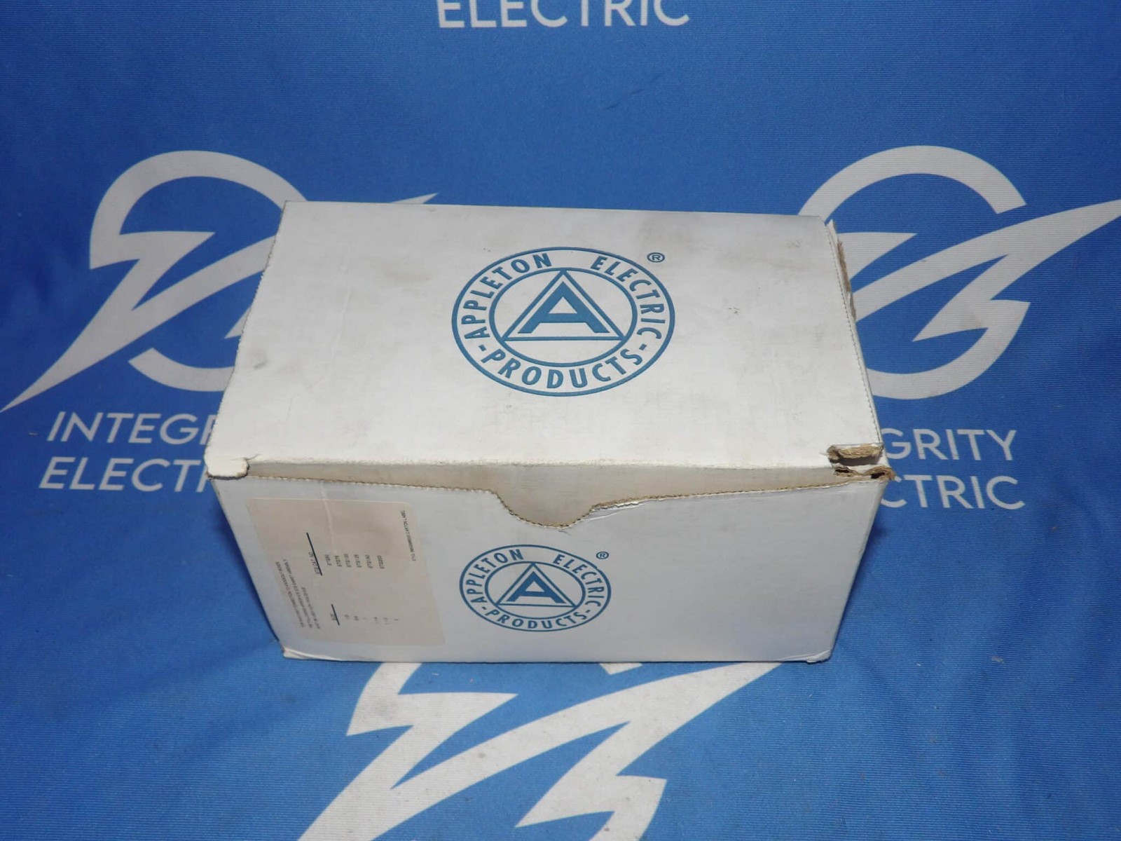 Box of 25 NEW Appleton ST-9050 1/2" Mall Iron 90 Degree Connectors + 1 Year W...
