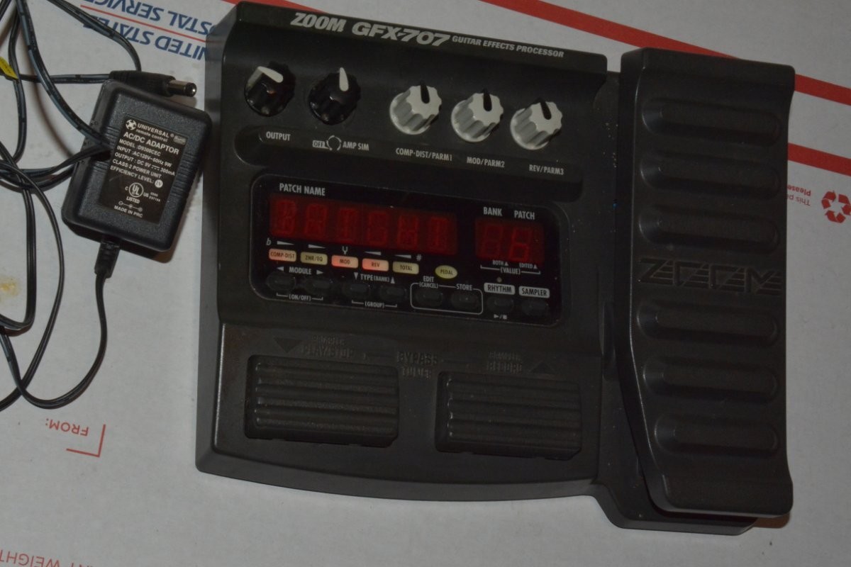 Tested/Working Zoom GFX-707 Guitar Effects Processor-w batts+power supply