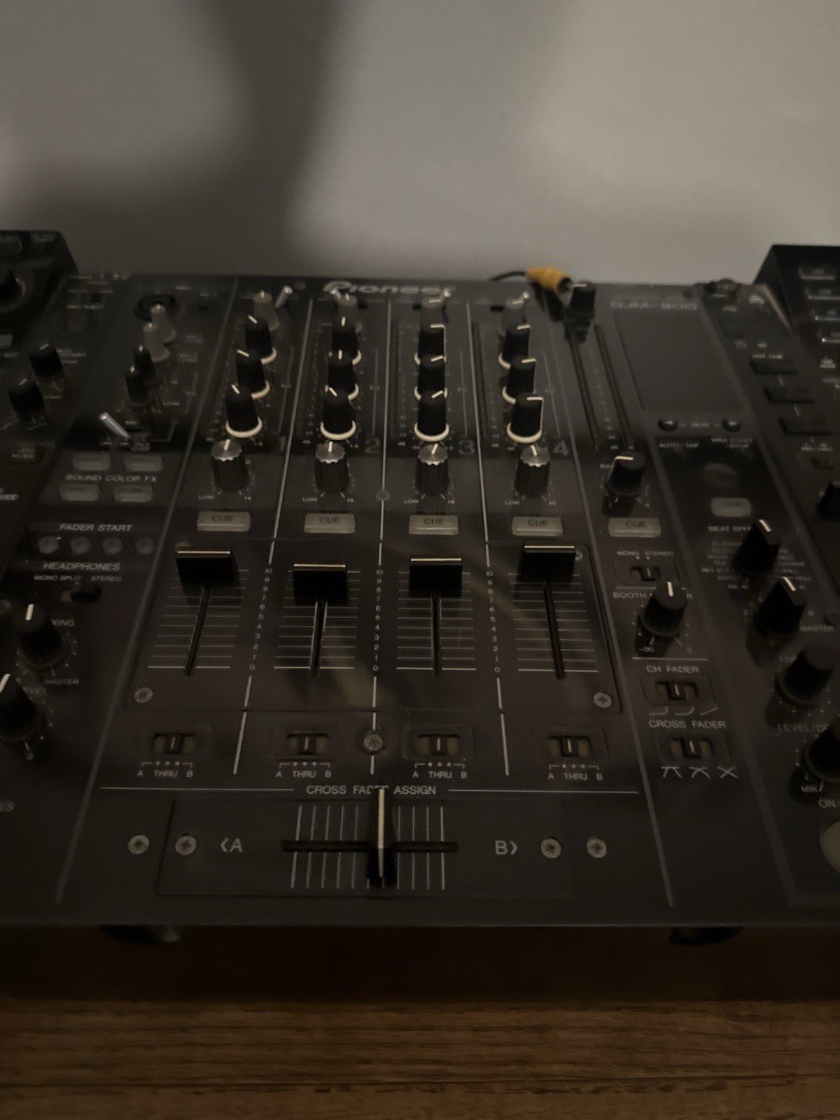 Pioneer DJM-850 4-Channel Analog DJ Mixer Sound Color FX Crossfader Filter
