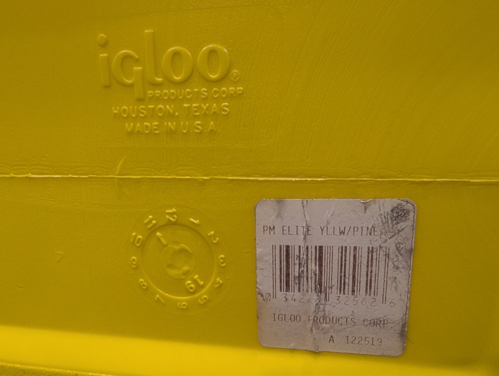 Vintage Igloo Playmate Elite Yellow Pineapple Cooler- MINT