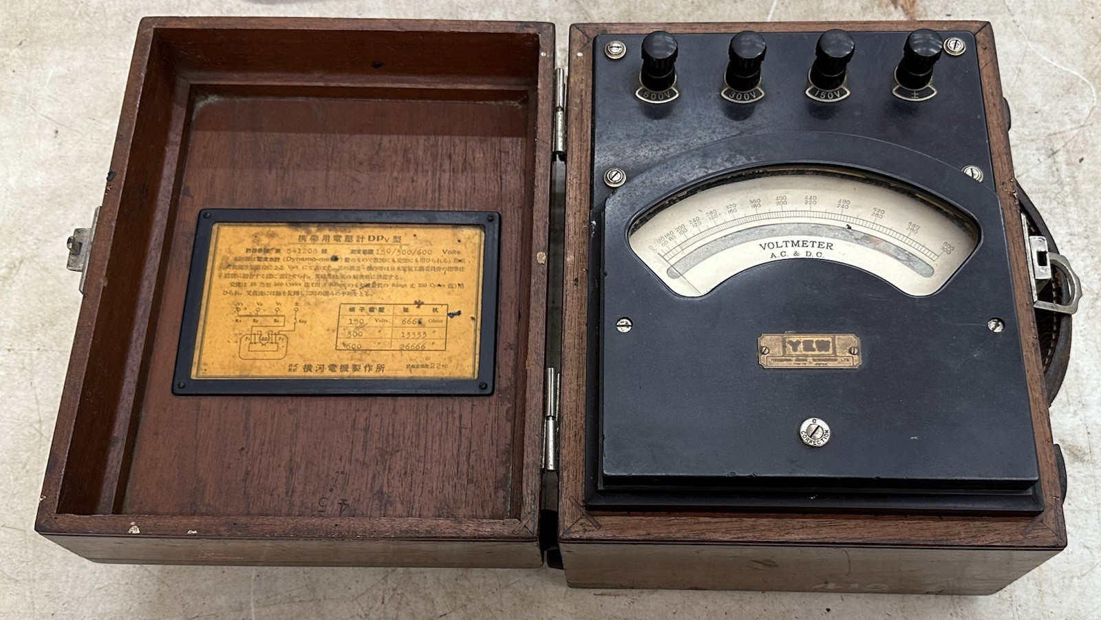 Original Vintage YOKOGAWA YEW VOLTMETER  w  Old Display Carrying Case #03