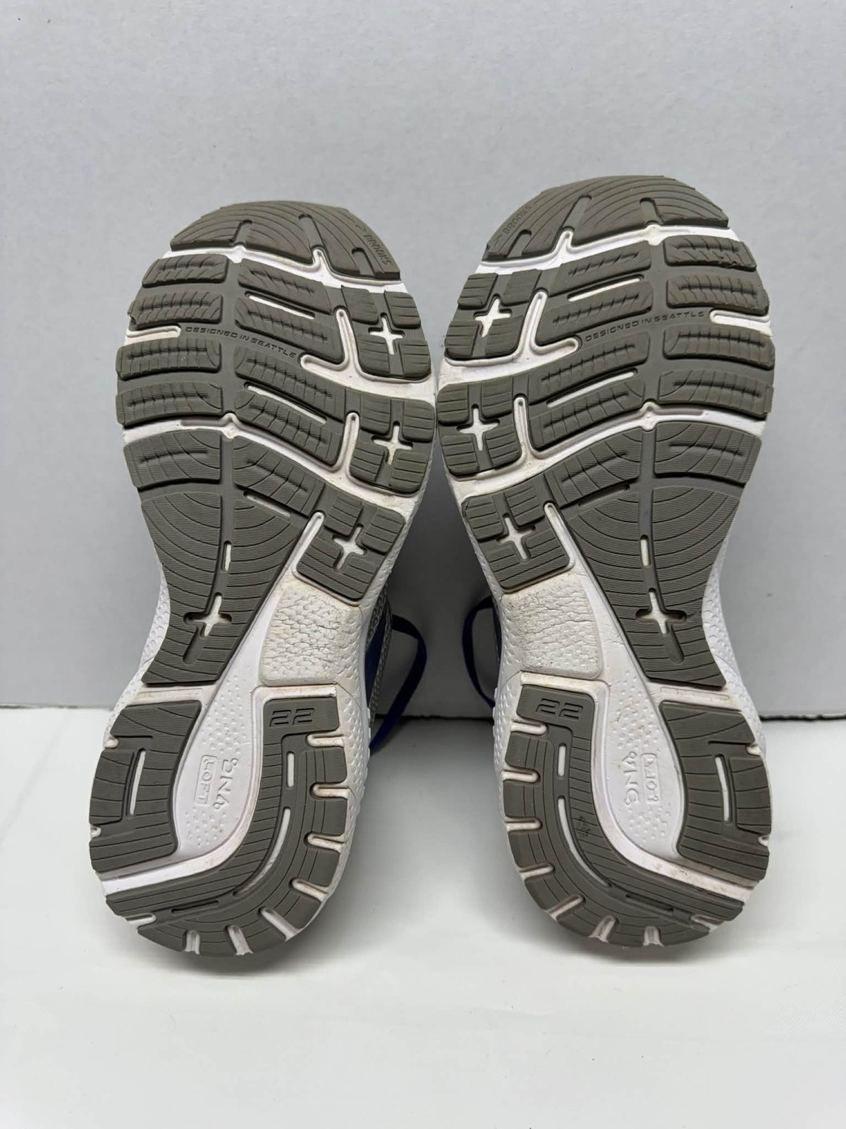Brooks Adrenaline GTS 22 Running Shoes Size 8.5 Wide Grey Blue