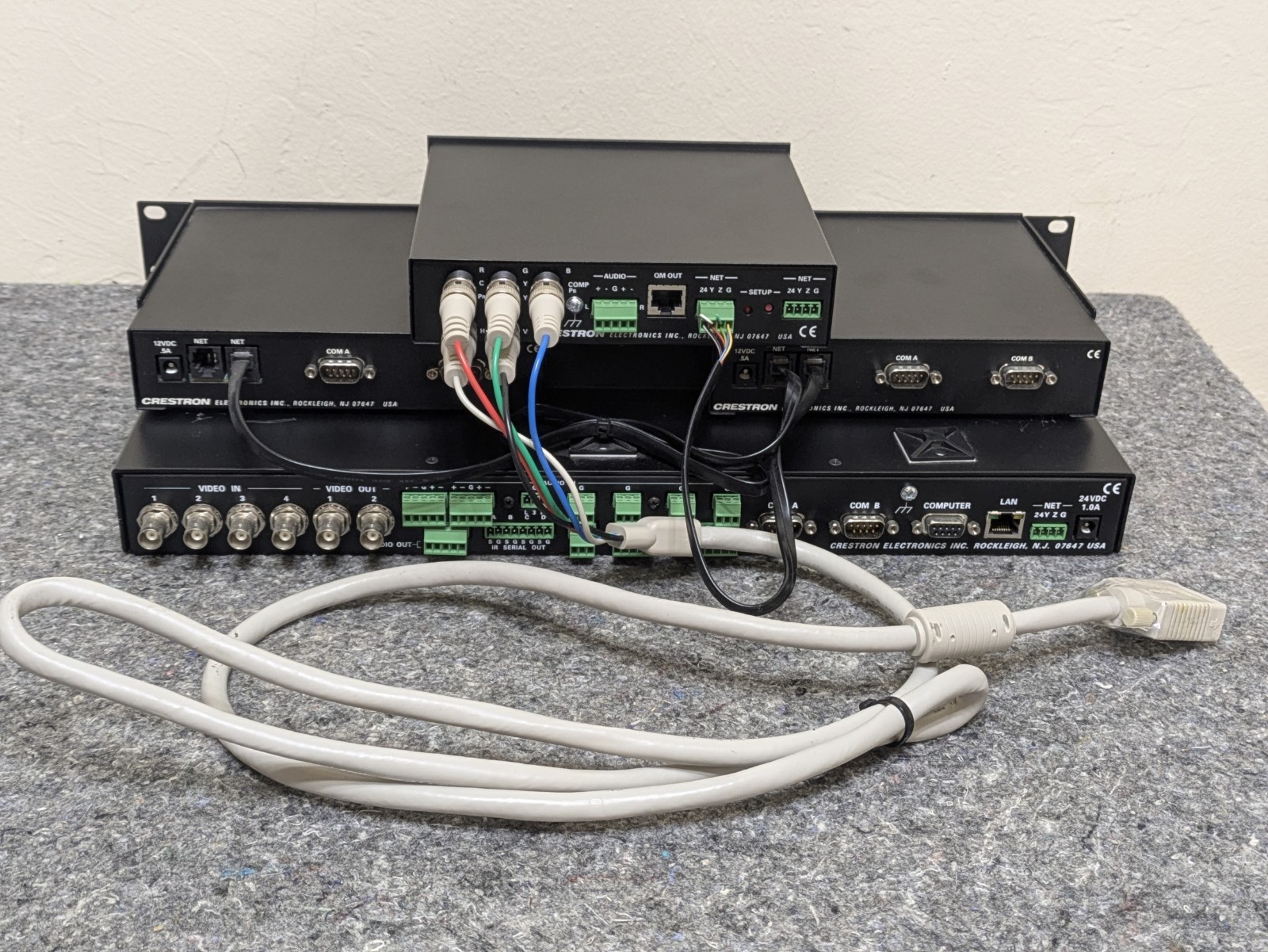 Crestron Lot: QM-TX, RS-232/422 ST-COM and MP2E w Cables EUC