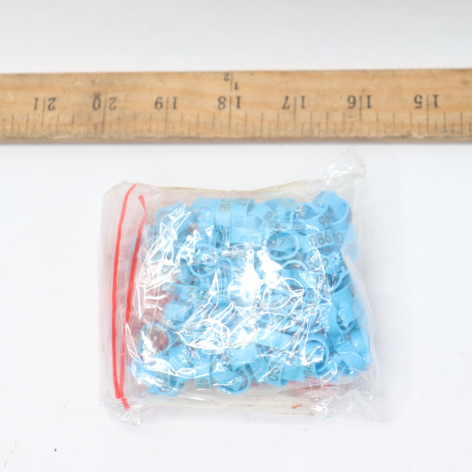 (200-Pk) Plastic Chicken Leg Rings With Numbered Blue And Red