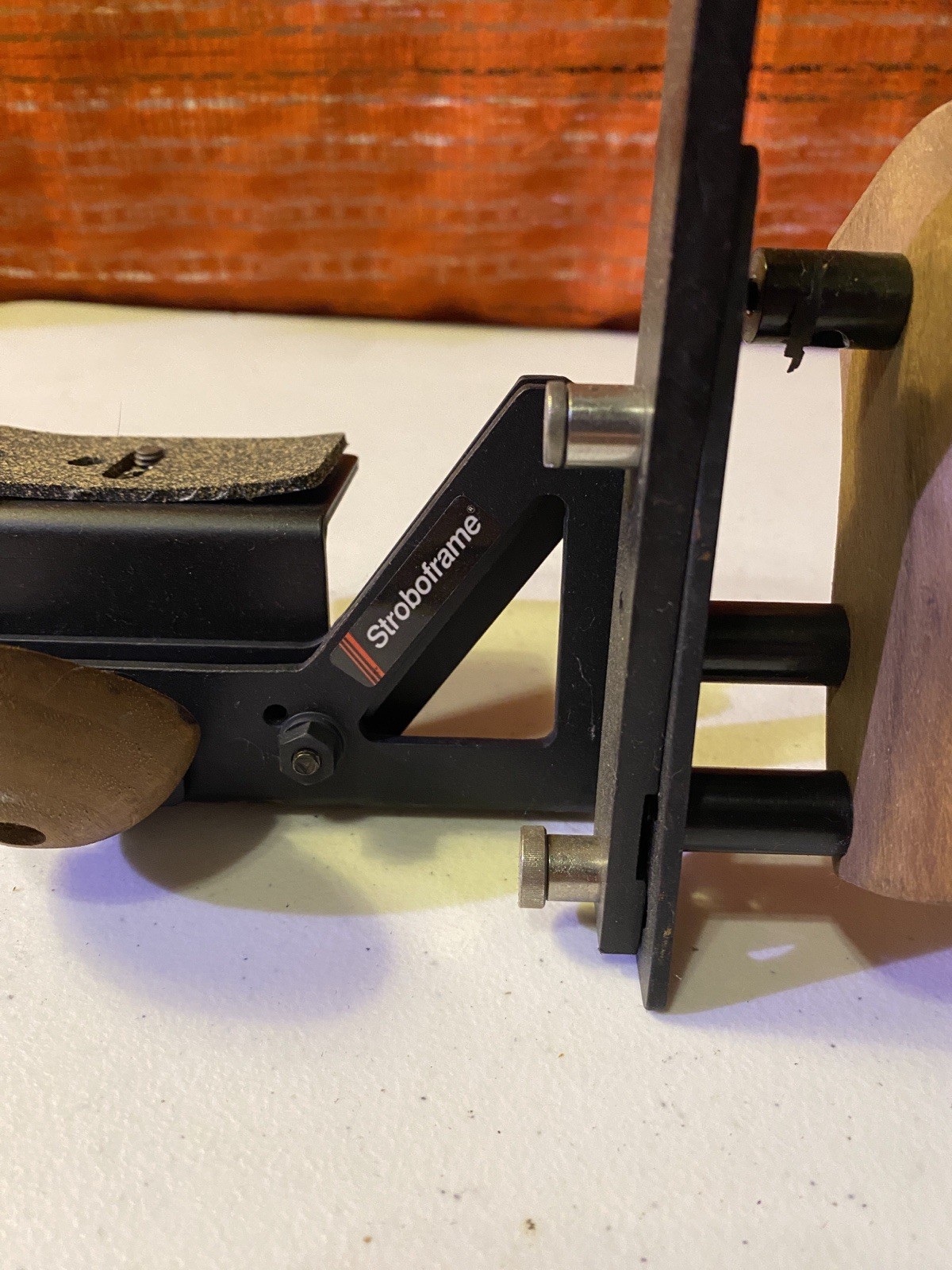 Stroboframe RL2000 and other camera handle