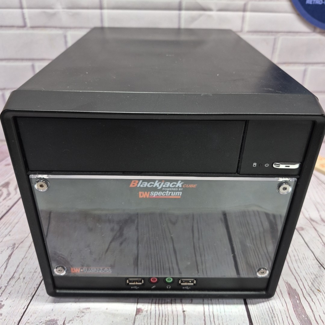 Digital Watchdog SH81R4 Blackjack Cube NVR Shuttle 4TB Ubuntu~No Cables/License