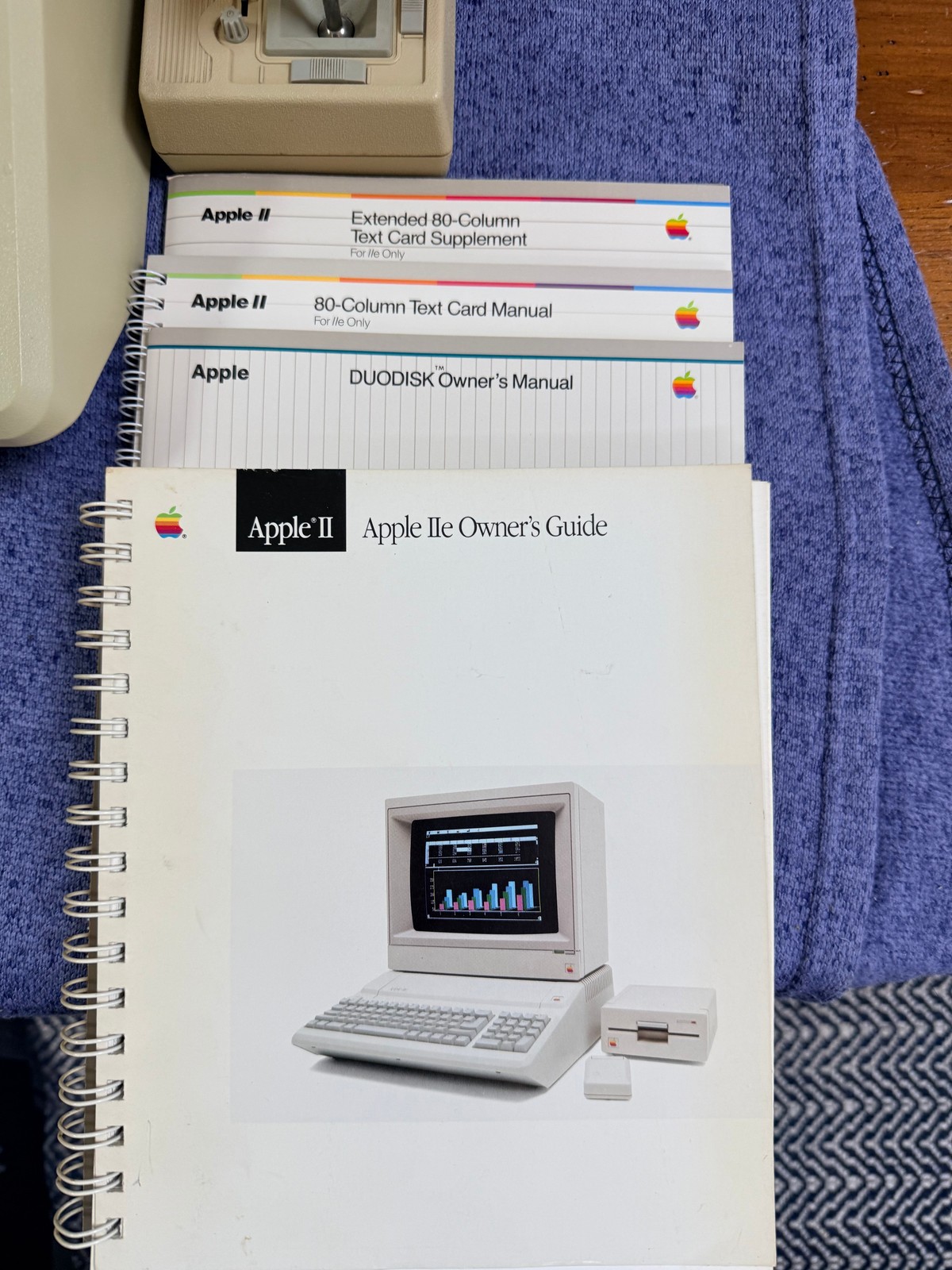 Apple IIe Enhanced Computer 128K(A2S2064) • Apple DuoDisk (A9M0108) • Working