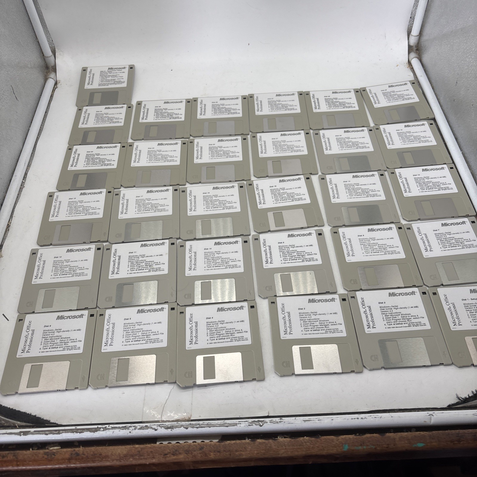 Microsoft Office Professional v 4.3 on 3.5" floppy disks (31) Complete Untested
