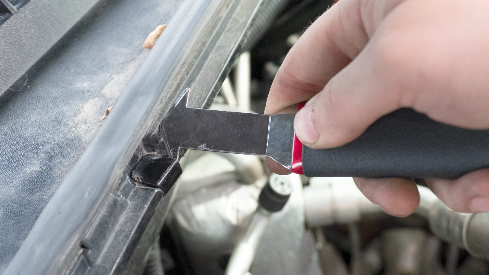 Windshield Molding Clip Tool with Comfort Grip for Easy Disengagement