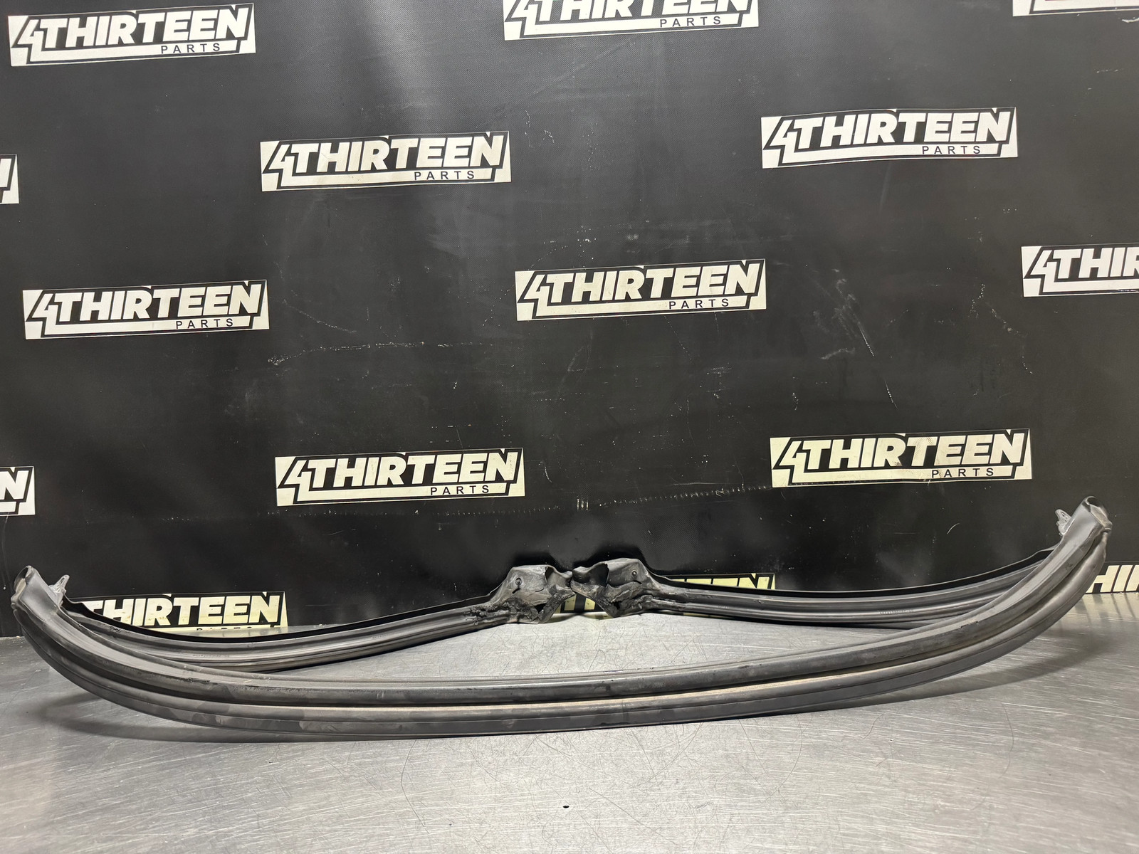 97-04 CORVETTE C5 FRONT WINDSHIELD SEAL / WEATHERSTRIPPING OEM #N541