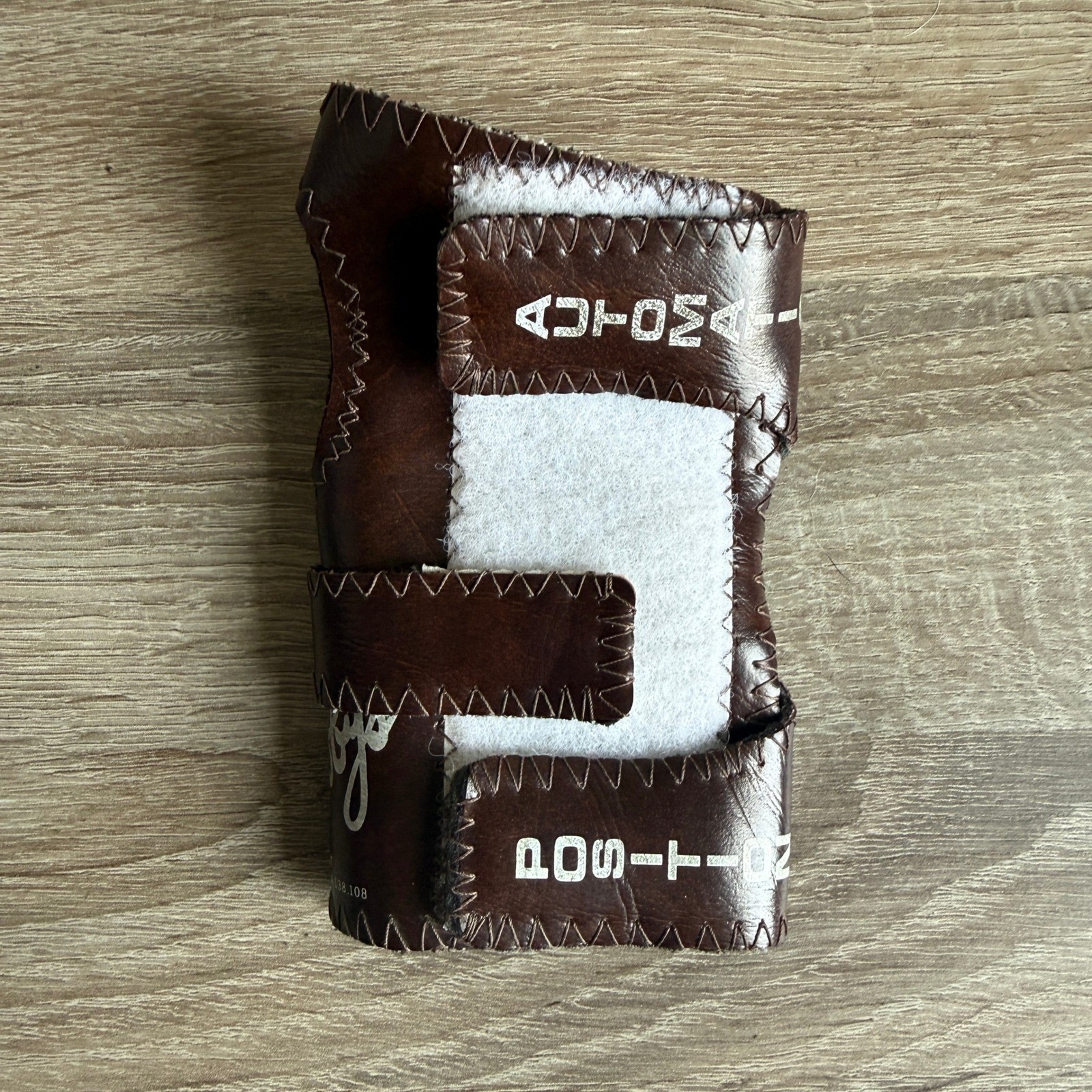 Robby's Automatic Positioner Bowling Wrist Support Brown Small Right Hand SM RT