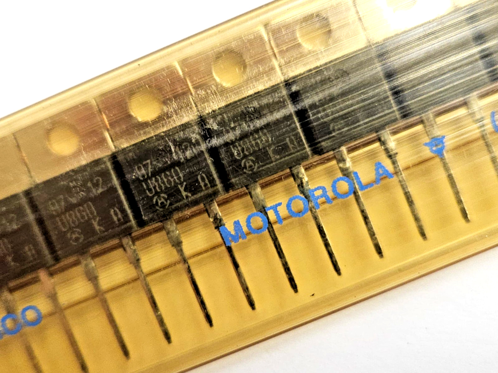 MUR860  Diode  600V 8A  TO-220-2  Motorola  Qty- 5 pcs