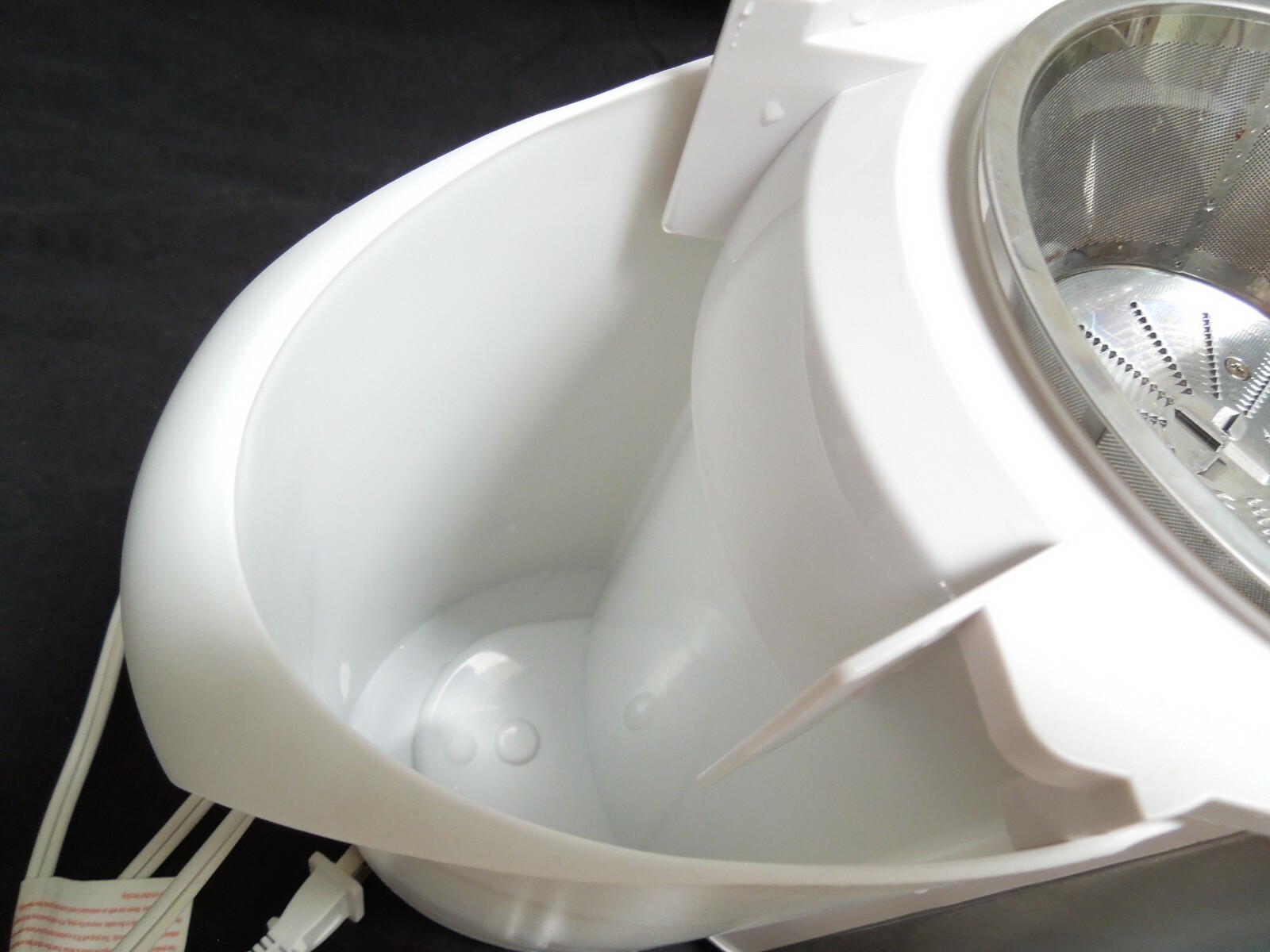 Bella High Power Juice Extractor Model XJ-BK129 White with All Attachments