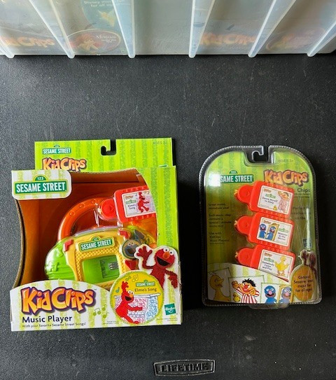 KidClips Hitclips Music Player & Chips: Sesame Street (Rare & New in Box)