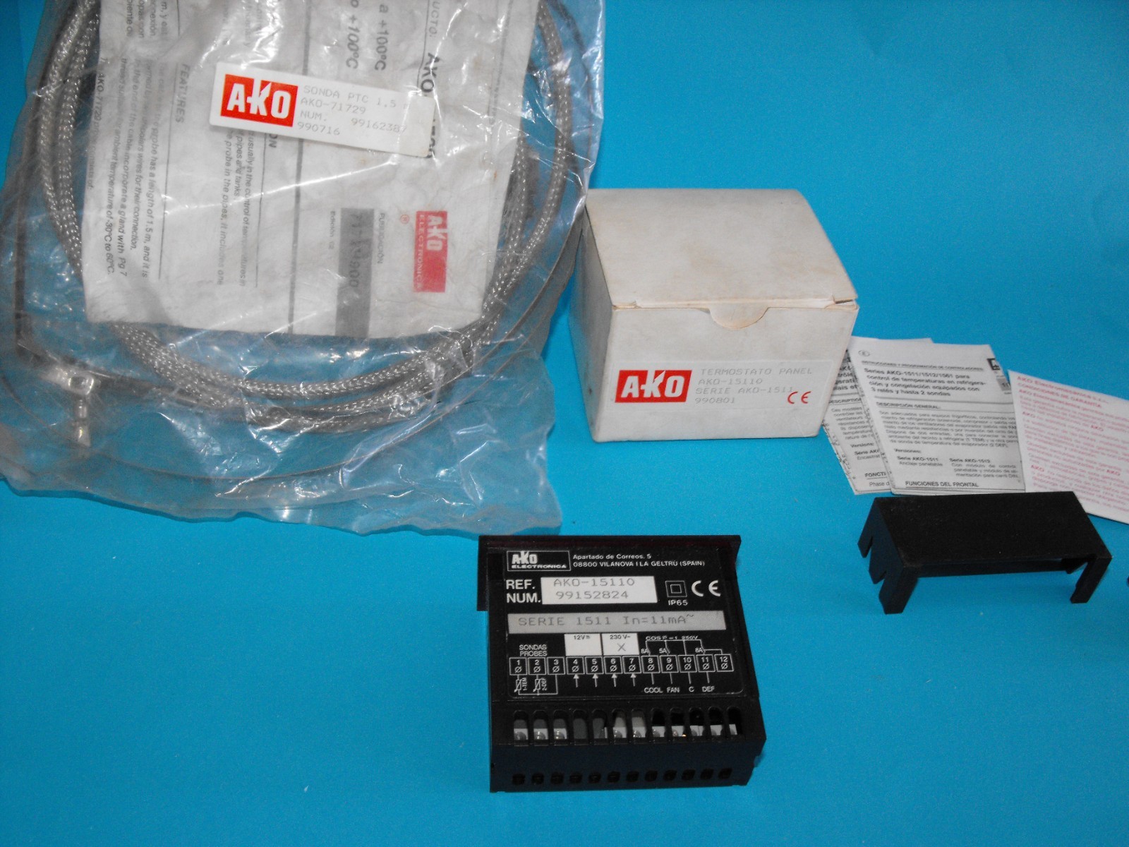 AKO-15110+AKO-71729.DIGITAL TEMPERATURE CONTROLLER.+PTC.-50/+100.NEW