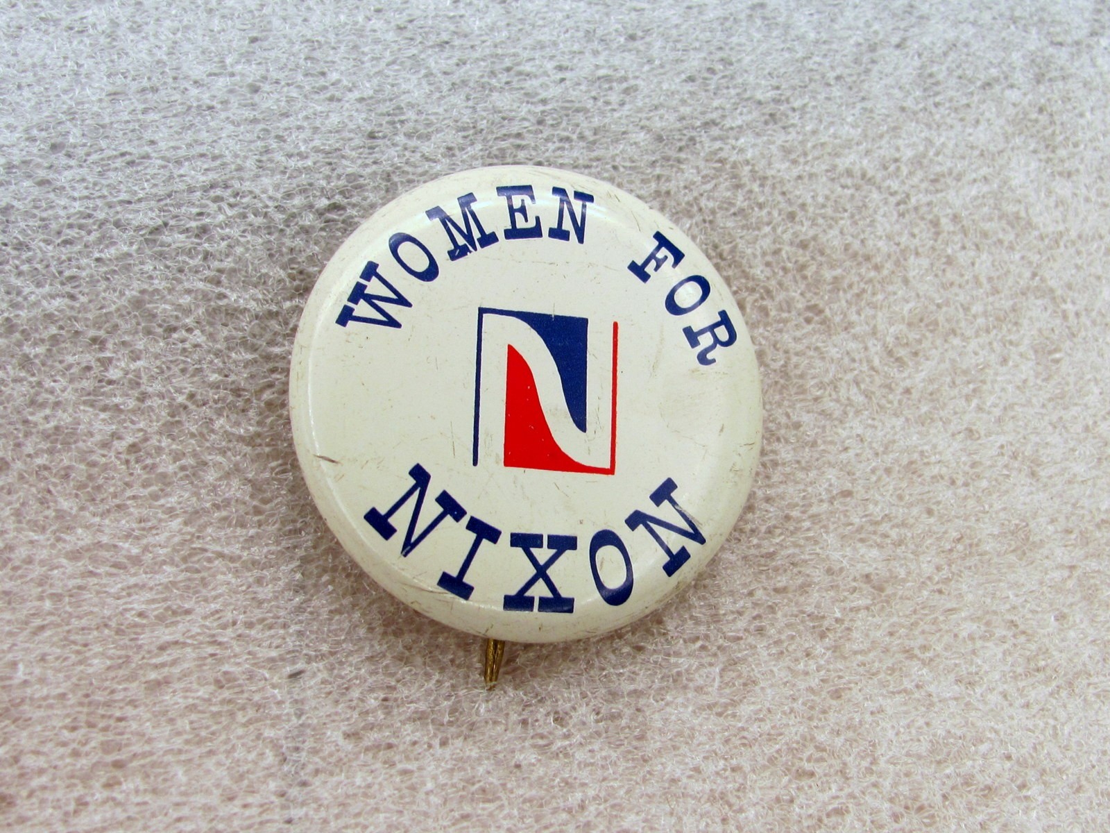1968 Richard Nixon for President 1 3/8" Pinback Button Women for Nixon