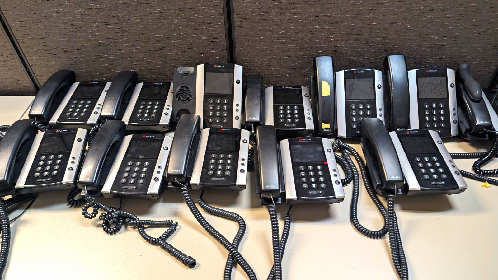 12 Polycom VVX 300 VoIP Desk Phone Lot, HD Voice, 6-Line, Speakerphone, Headset