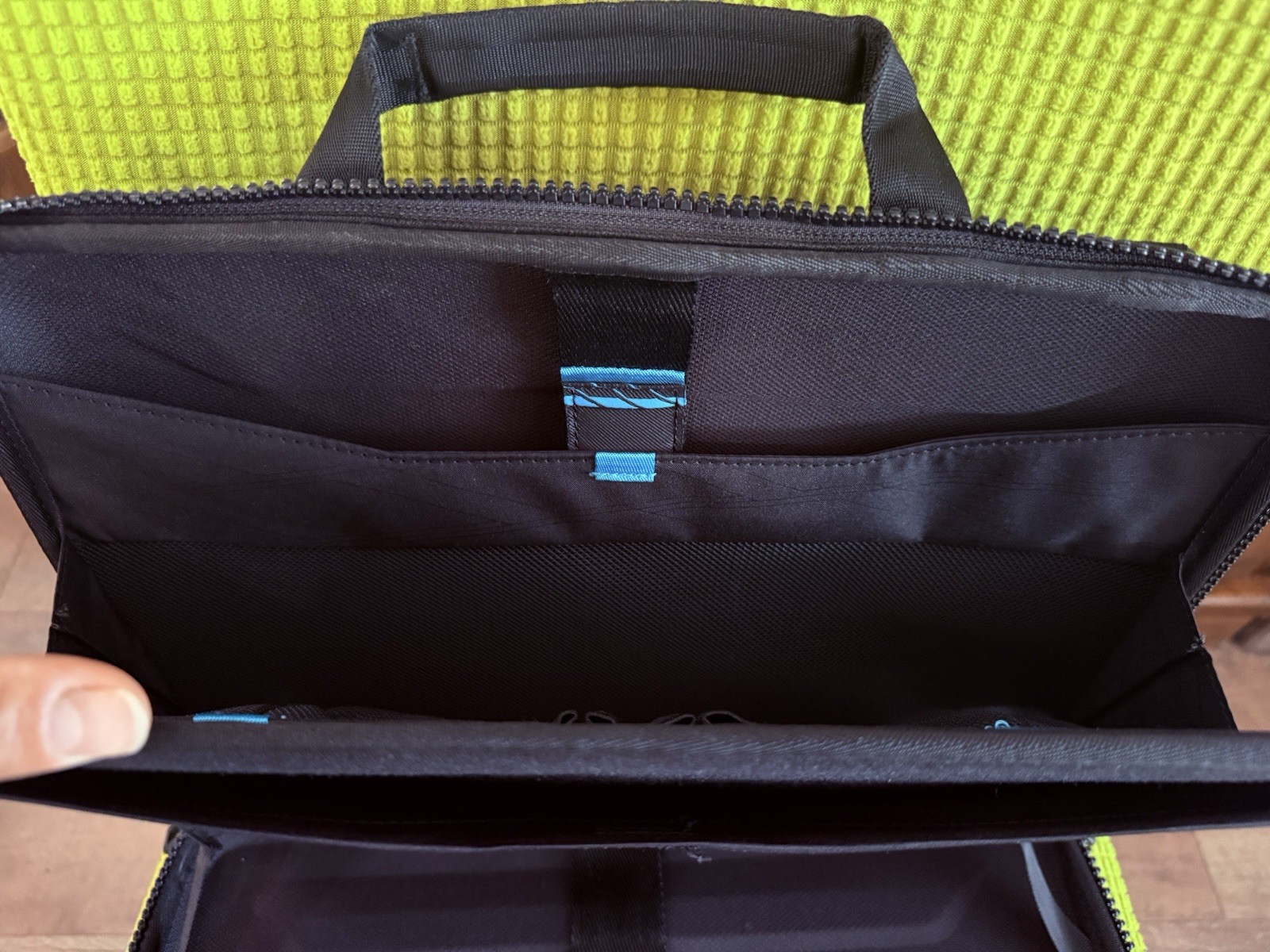 Thule Gauntlet 4 Attaché Briefcase for all 15", 16”, & 14.1" MacBooks/Laptops