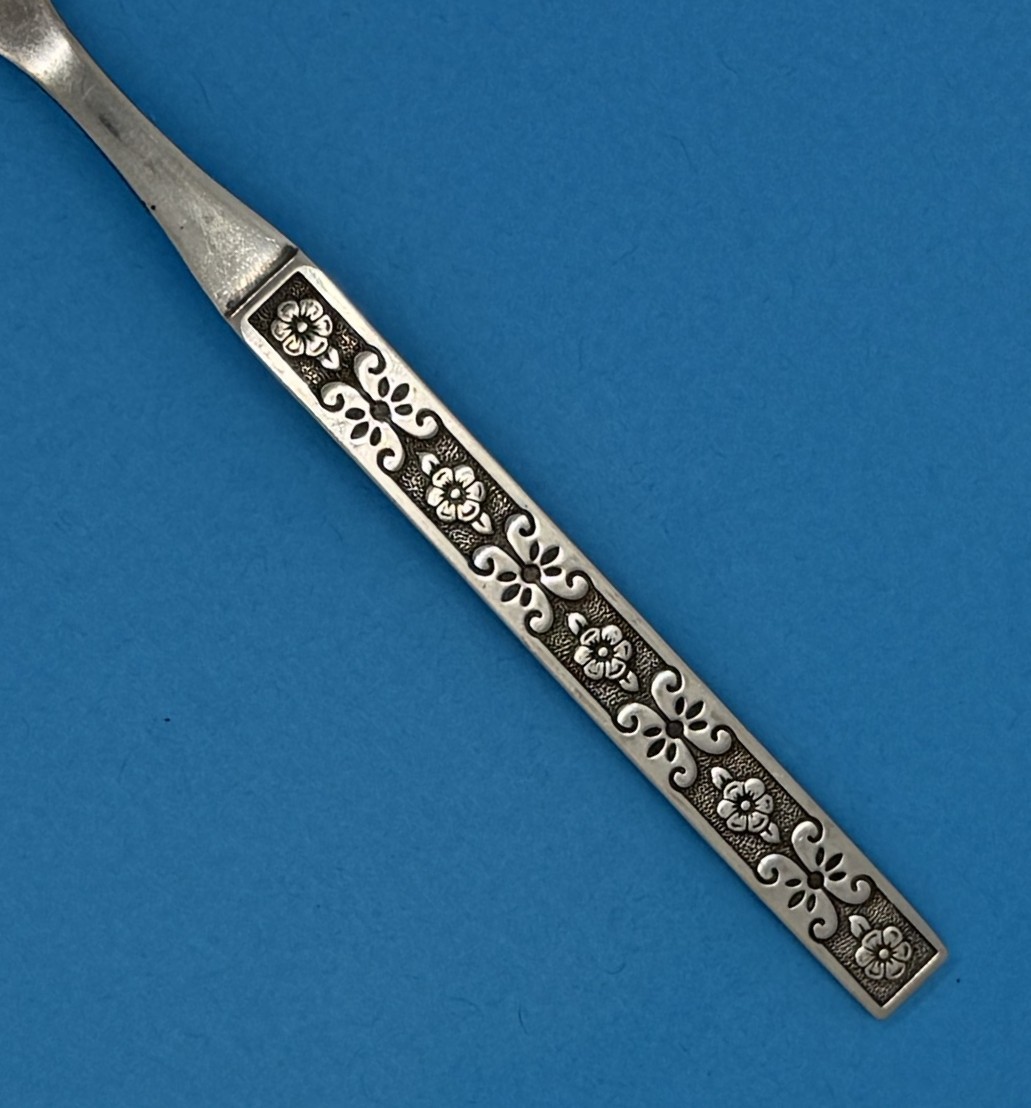 ONEIDA DISTINCTION DELUXE CAPRI STAINLESS FLATWARE TEXTURED BLACK ACCENT -CHOICE