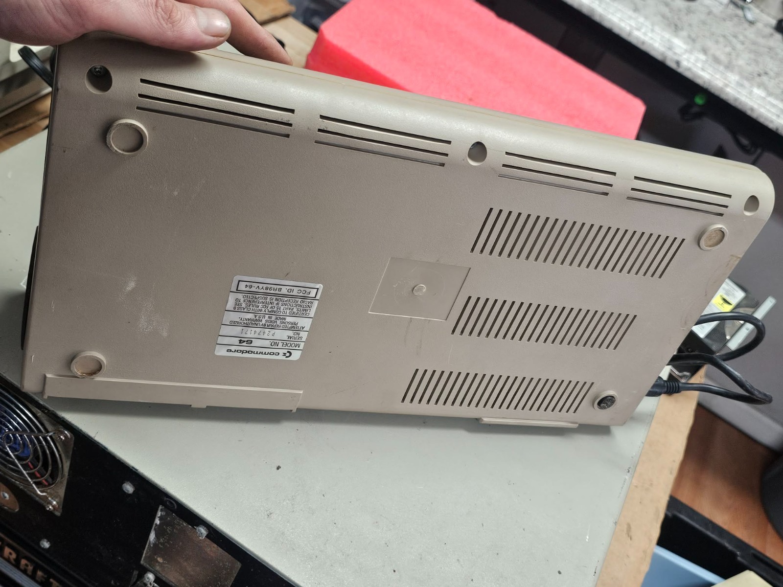 Super Clean Commodore 64 Personal Computer BR98YV w/Power Supply Powers w/Cover