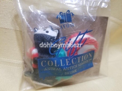 AVON Christmas Animal Antics Holiday Magnet Skunk in package