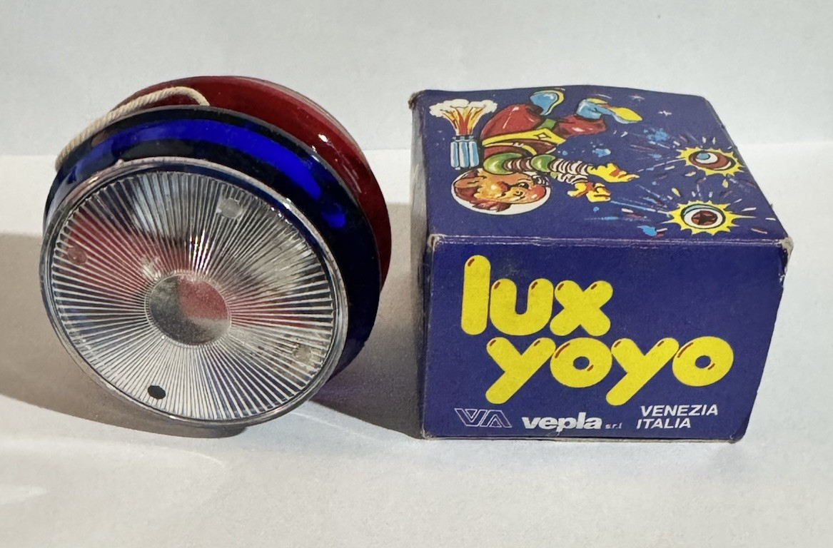 LUX YOYO MADE IN ITALY RED AND BLUE LIGHT UP  IN ORIGINAL BOX