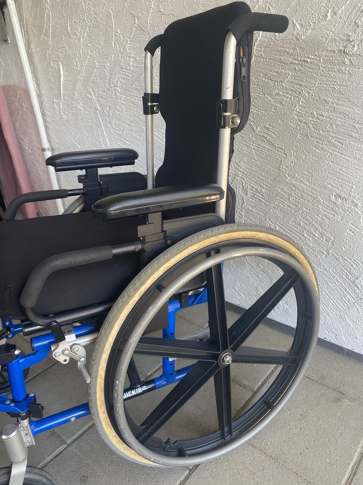 Quickie 2 wheelchair manual folding wheelchair 16”x19”x22”