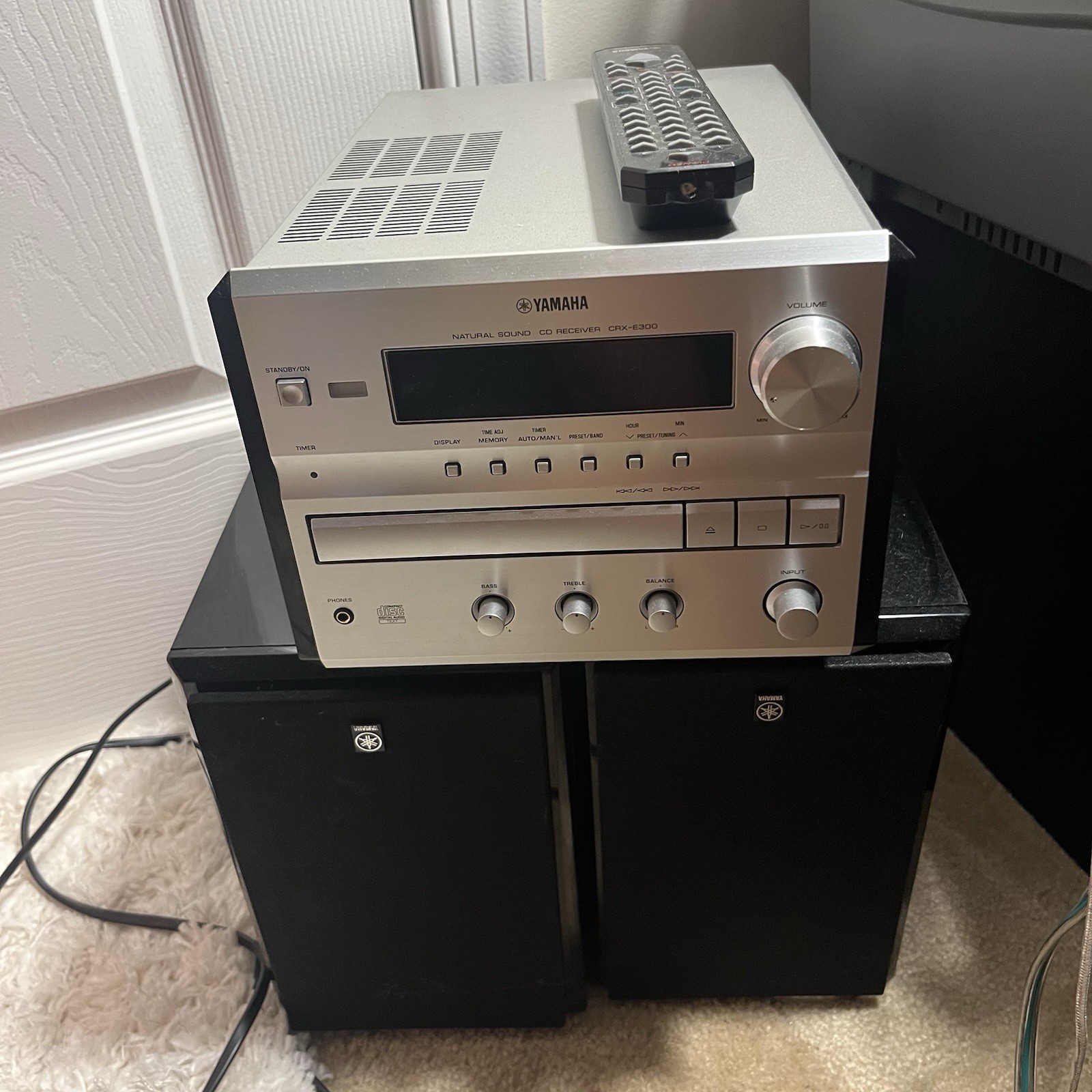 Yamaha CRX-E300 HIFI Stereo System bundle with 2 speakers, remote NX-E300 READ