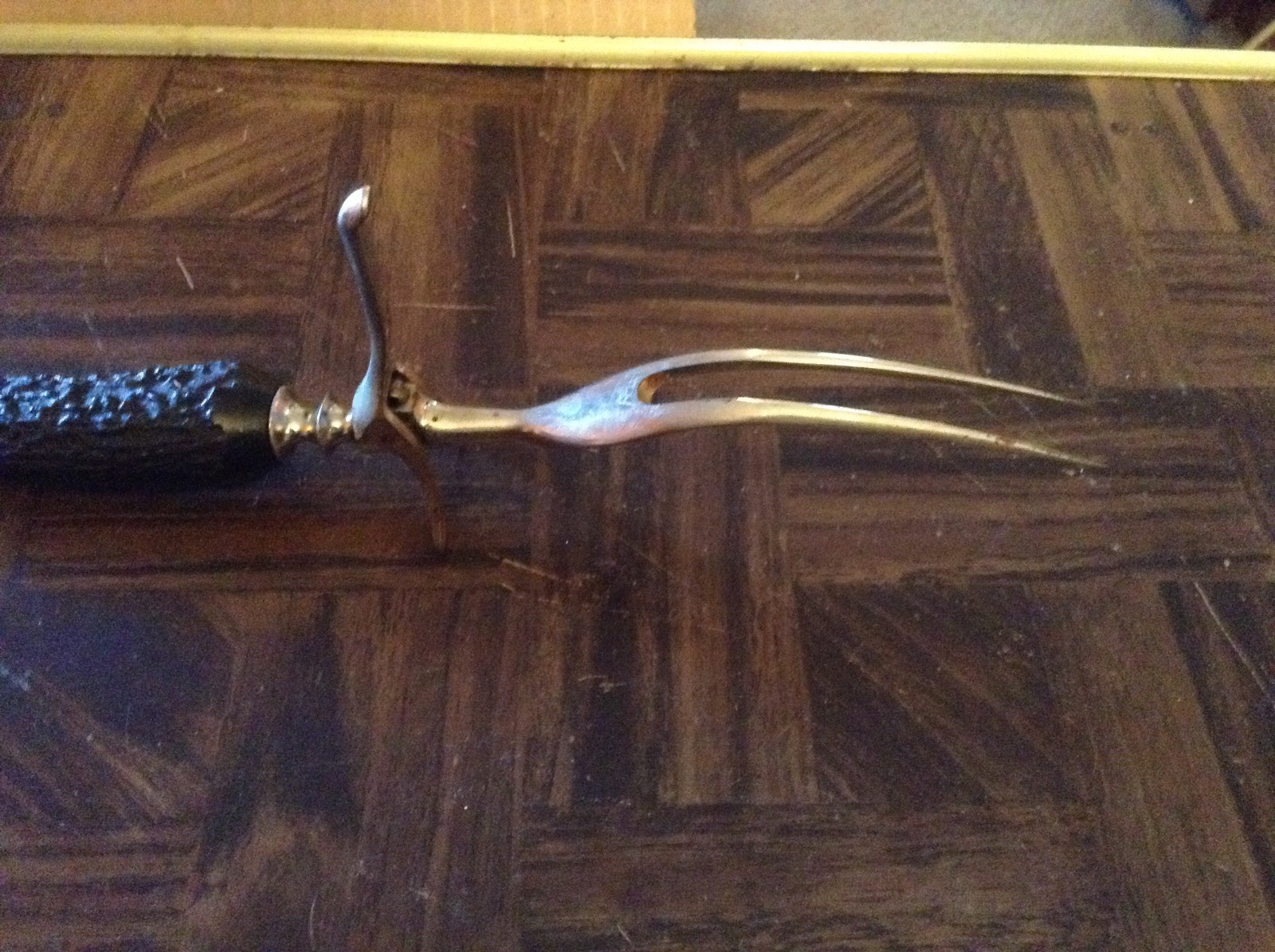 Set of black handle carving utensils
