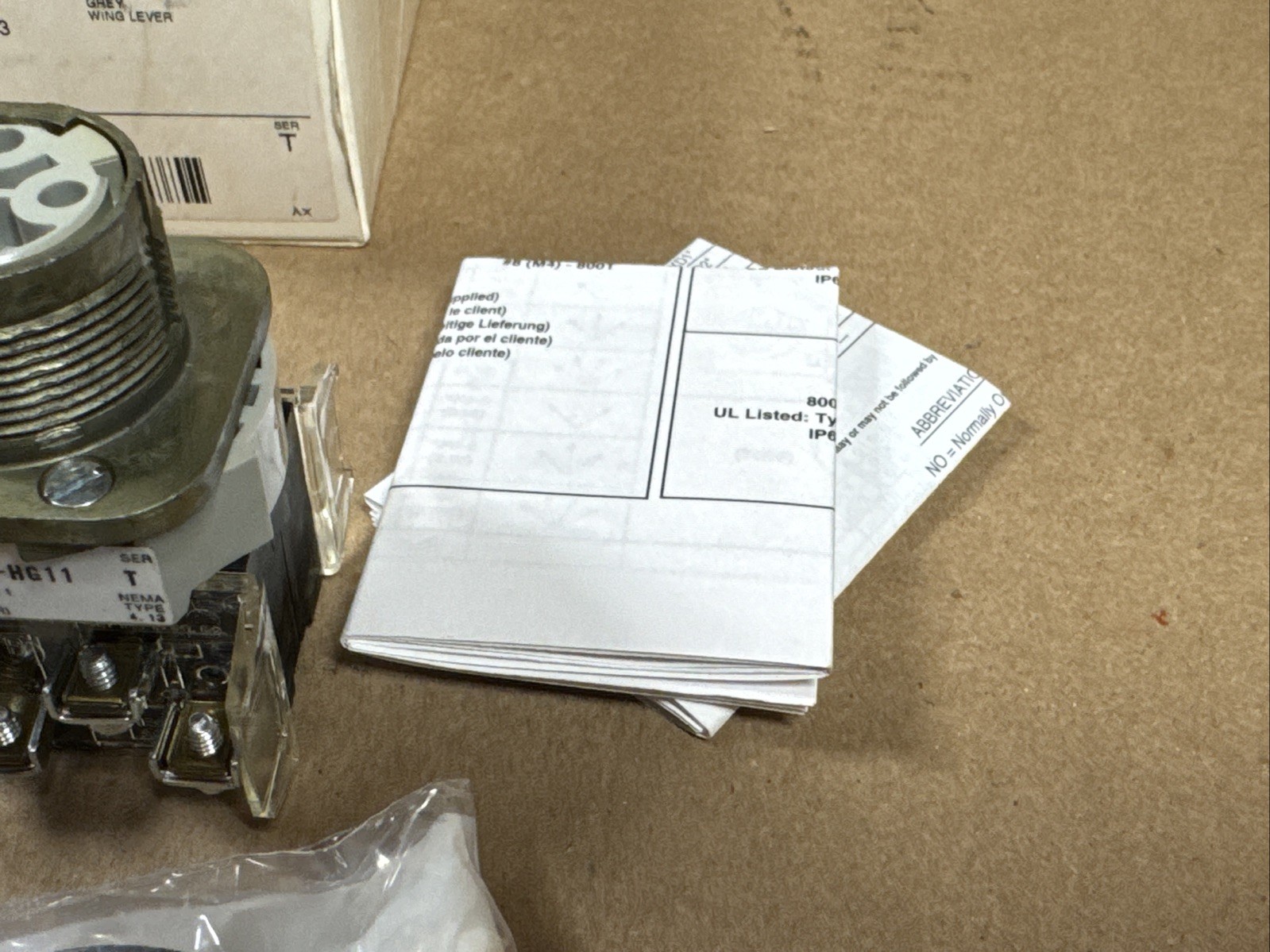 NEW Allen Bradley 800T-HG11B /T 2-Position Maintained Selector Switch FAST SHIP