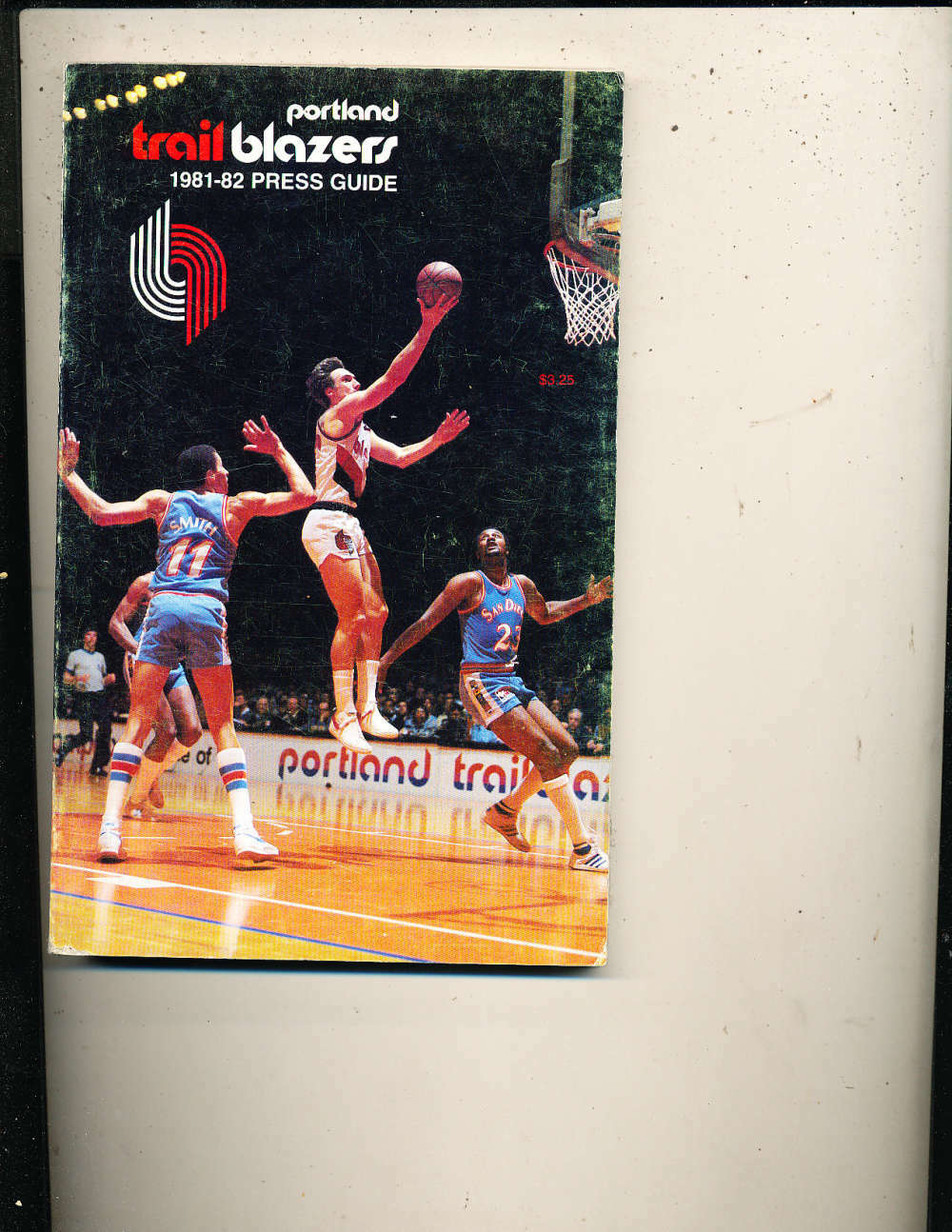 1981 - 1982 Portland Trailblazers NBA Media Press Guide  nbag2 b31