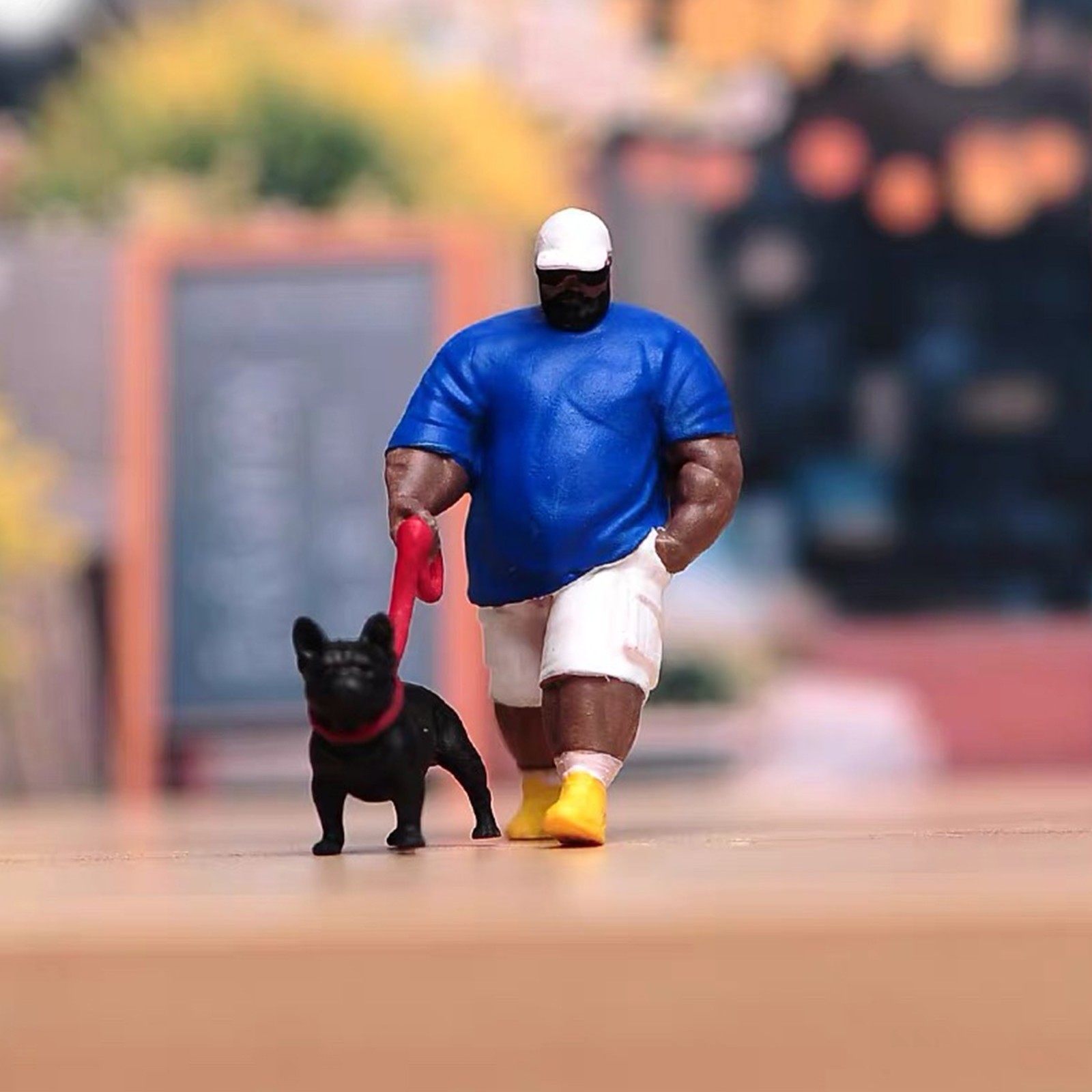 Resin  1/64 Cool Scale Male Figure Walking His Dog Diorama Photography Scenery