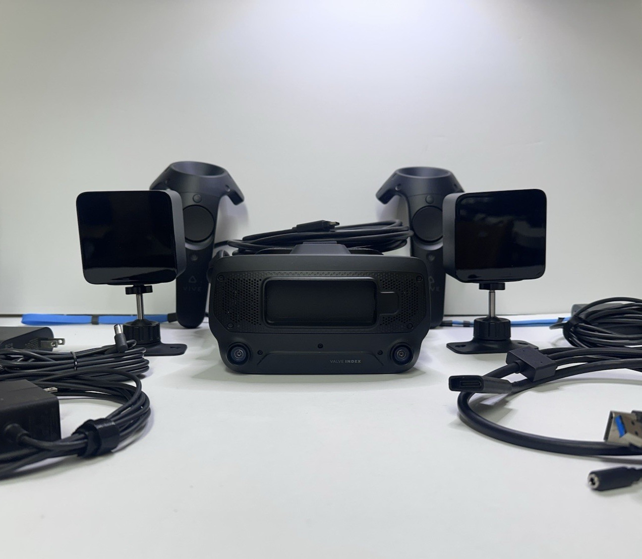 Valve Index PC VR Headset Full Kit w/ 1.0 Base Stations & 1.0 Vive Controllers