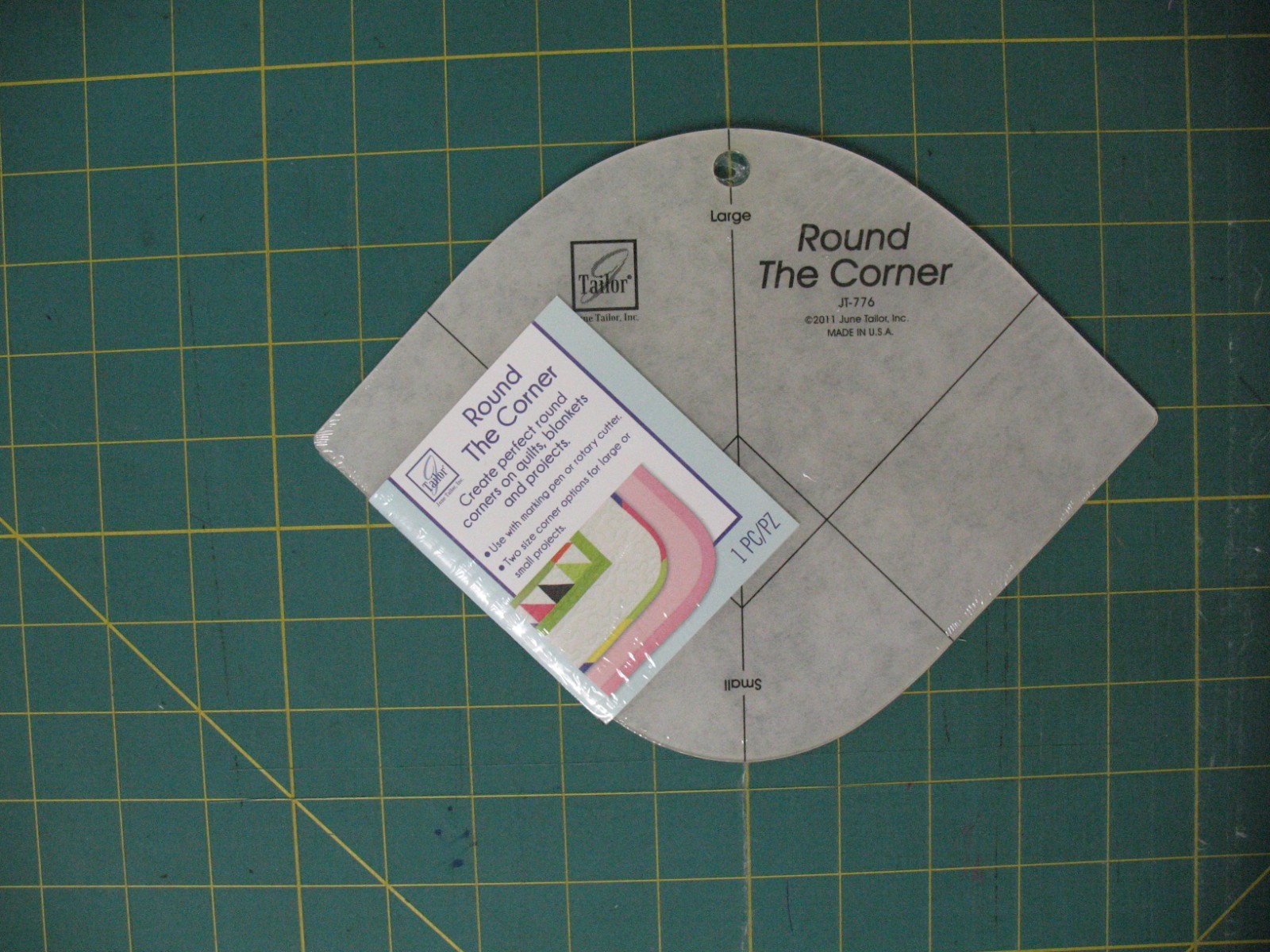 "Round the Corner" - template to round corners on quilts