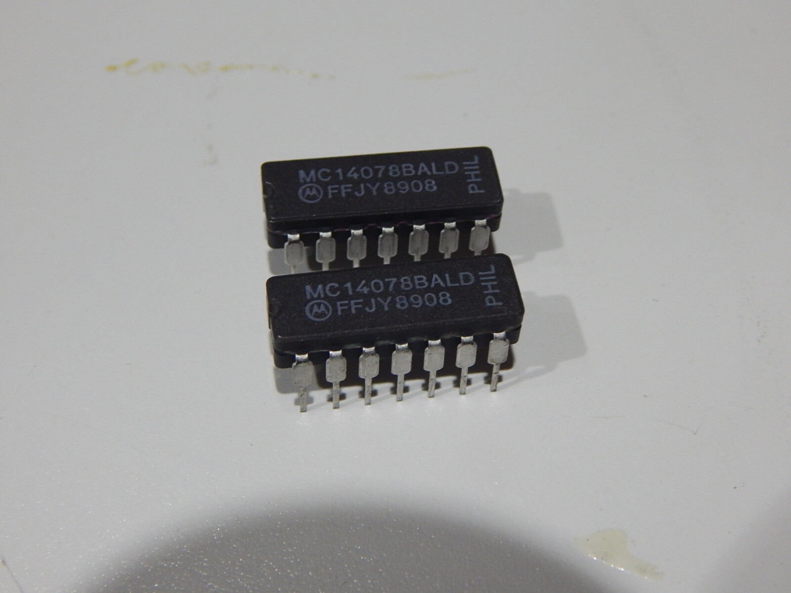 MOTOROLA MC14078BAL 8-Input NOR CMOS 14 Pin Ceramic DIP -LOT OF 2 IC'S FAST SHIP