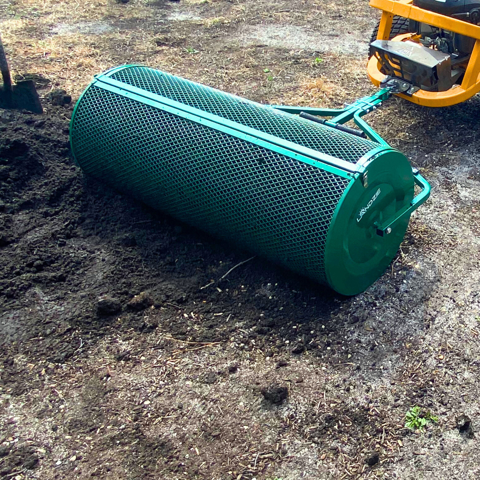Landzie Lawn & Garden Spreaders - 44" Heavy Duty Metal Mesh Basket Spreader