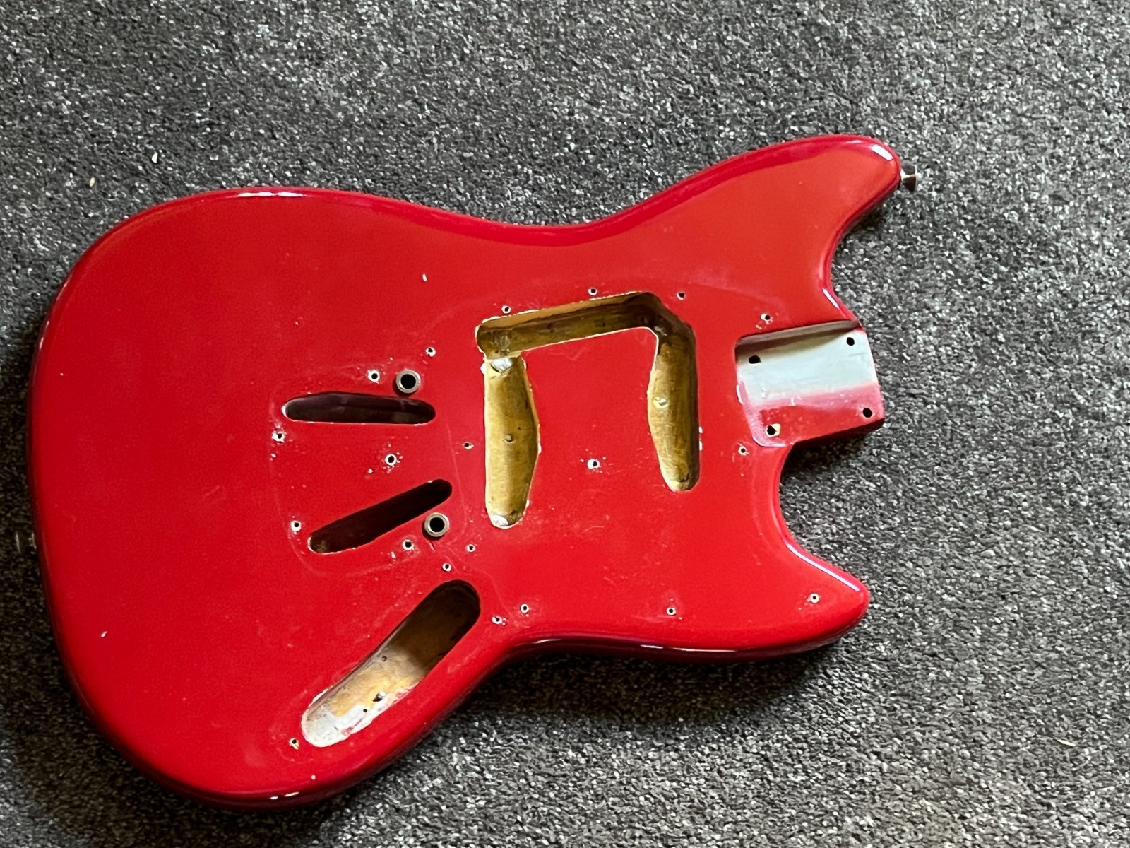 1965 Fender Mustang red guitar body