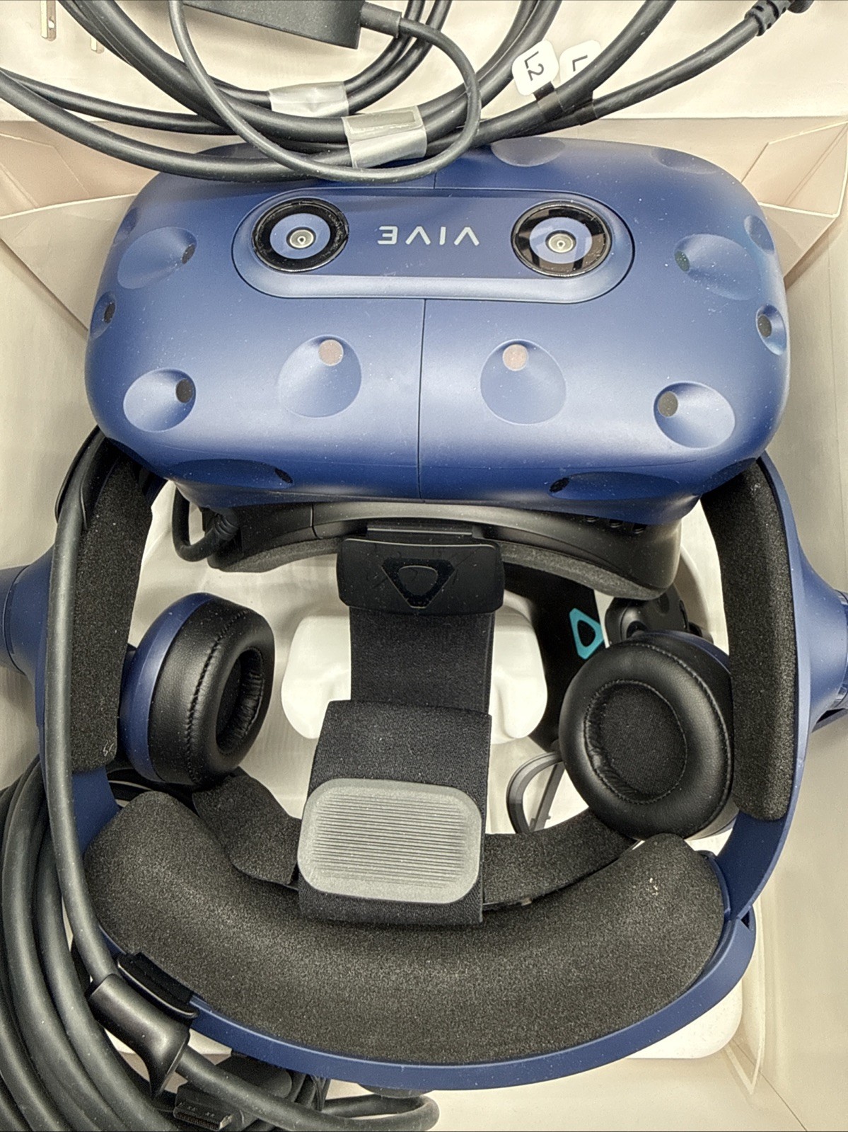 HTC Vive Pro Virtual Reality Headset Bundle 99HANW001-00 - Used