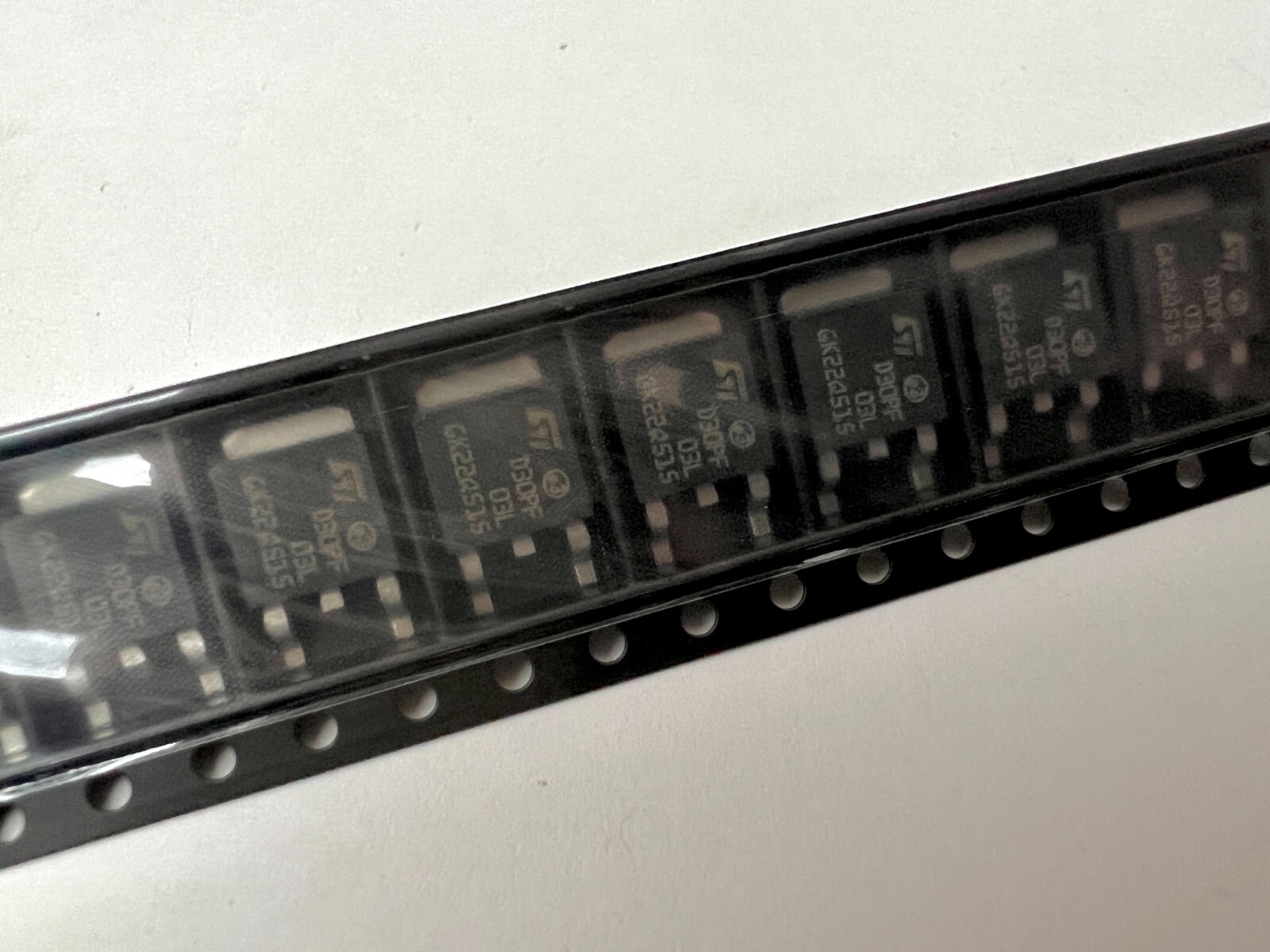2PCS OF -STD30PF03LT4 Transistors, MOSFET, P-CH, 30V, 24A, 3-Pin(2+Tab), DPAK