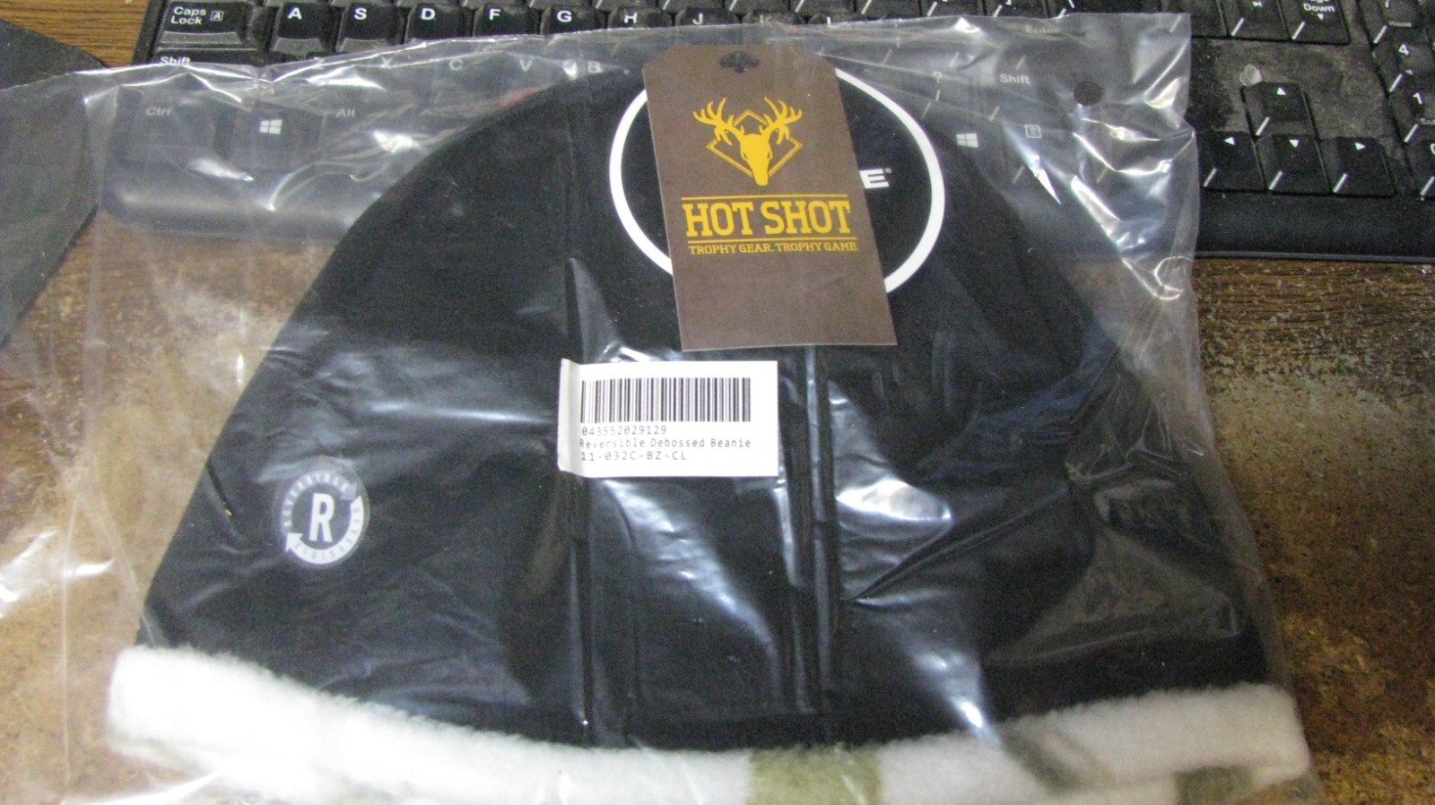 HotShot realtree camo beany, reversible, black or white, nwt, free shipping