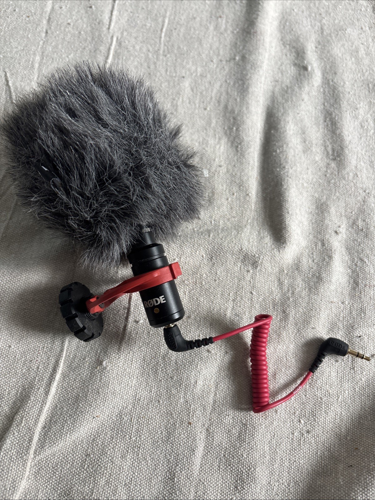 Rode VideoMicro Ultra Compact Microphone with Windshield and Camera Mount