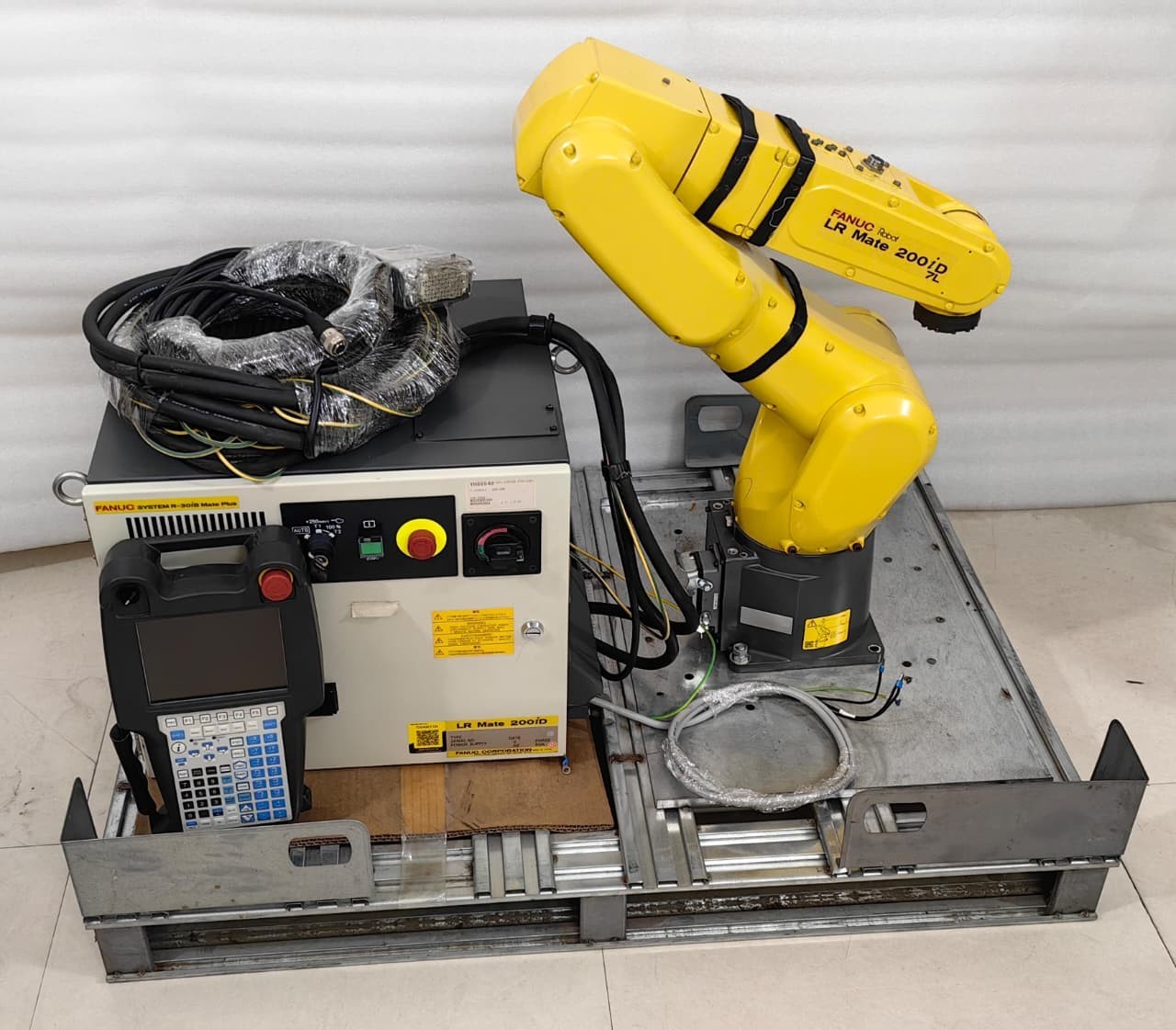 FANUC ROBOT | LR MATE 200iD 7L | SYSTEM R-30iB MATE PLUS | TEACH PENDANT, NEW